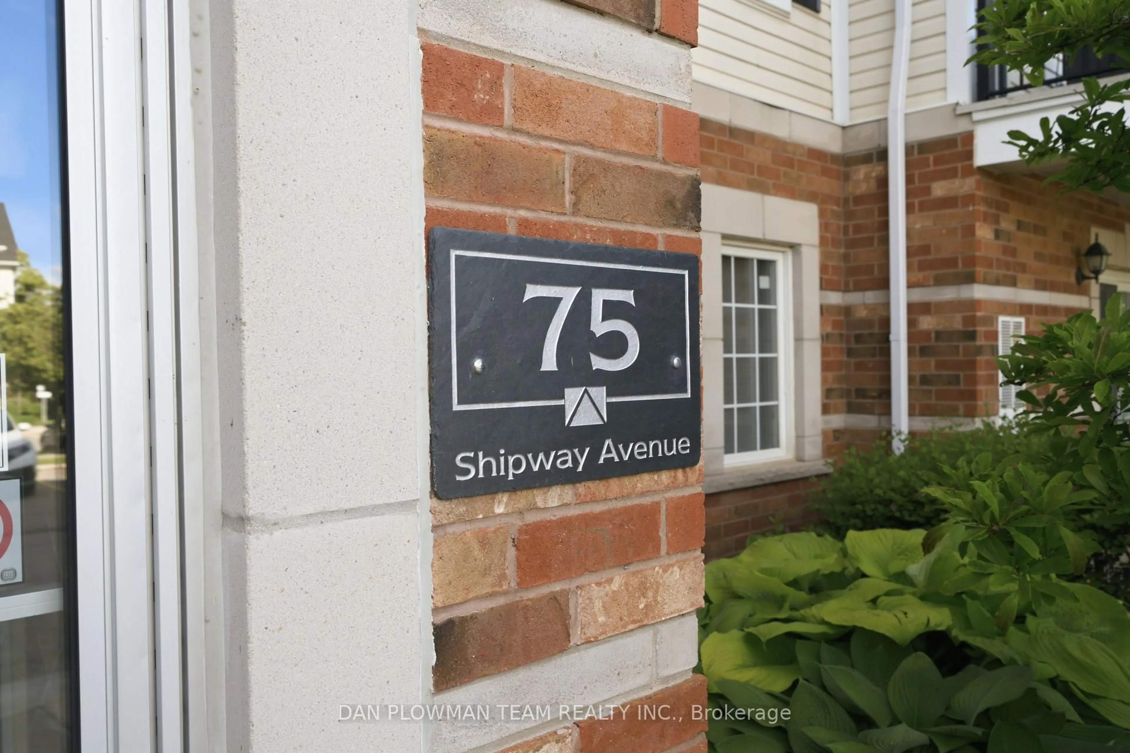 Indoor entryway for 75 Shipway Ave #112, Clarington Ontario L1B 0B8