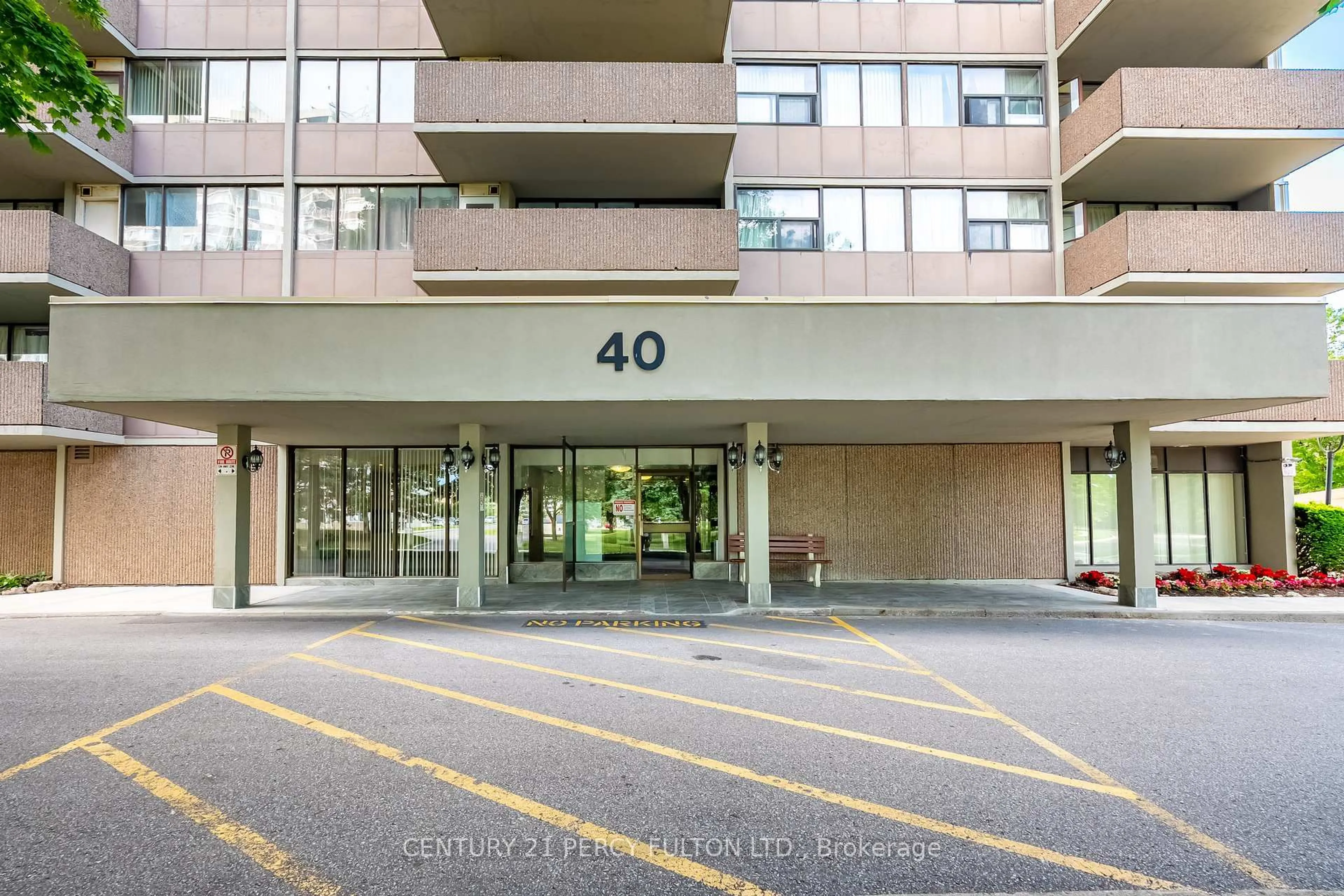 Indoor foyer for 40 Bay Mills Blvd #201, Toronto Ontario M1T 3P5