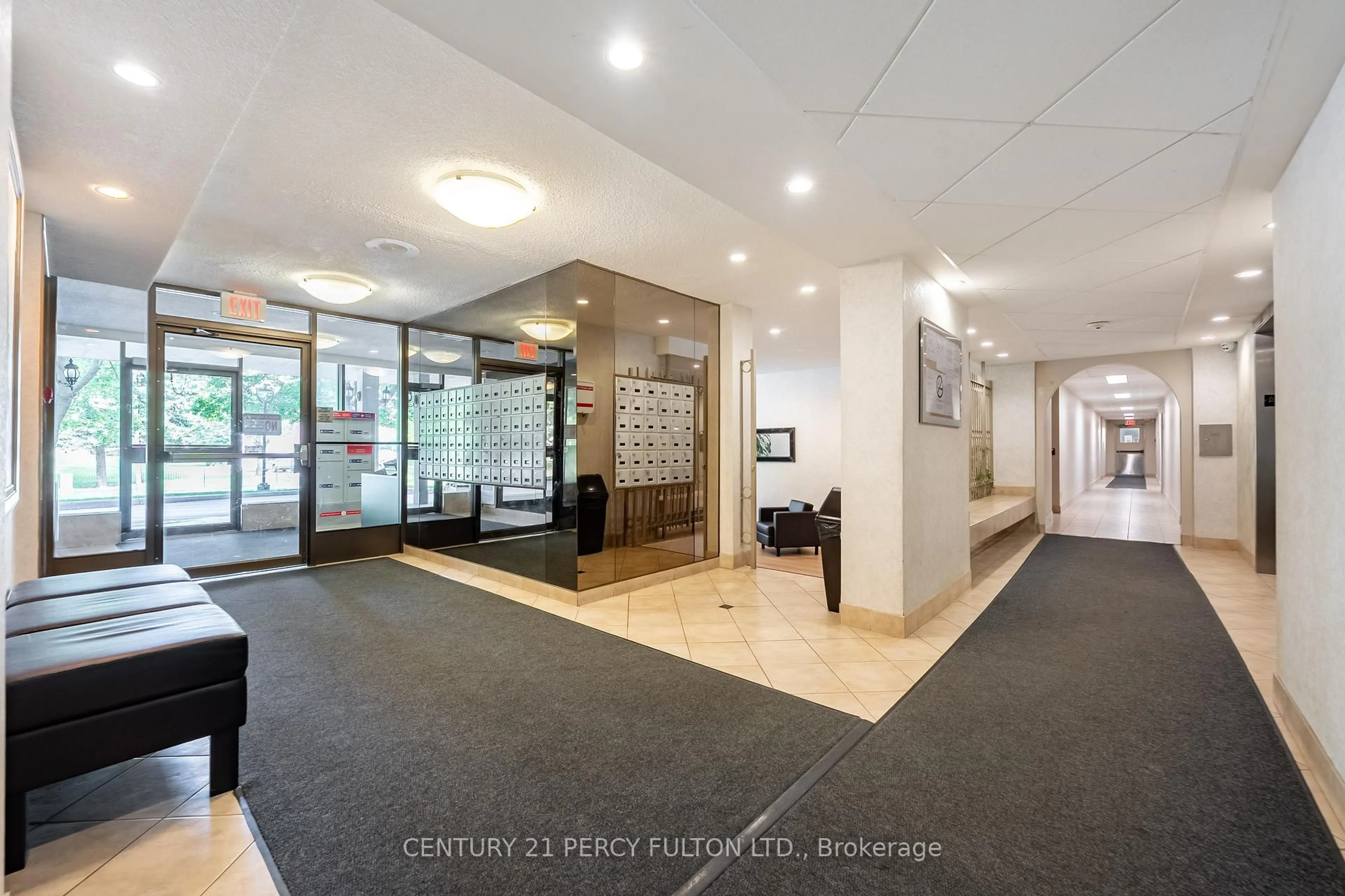 Indoor foyer for 40 Bay Mills Blvd #201, Toronto Ontario M1T 3P5