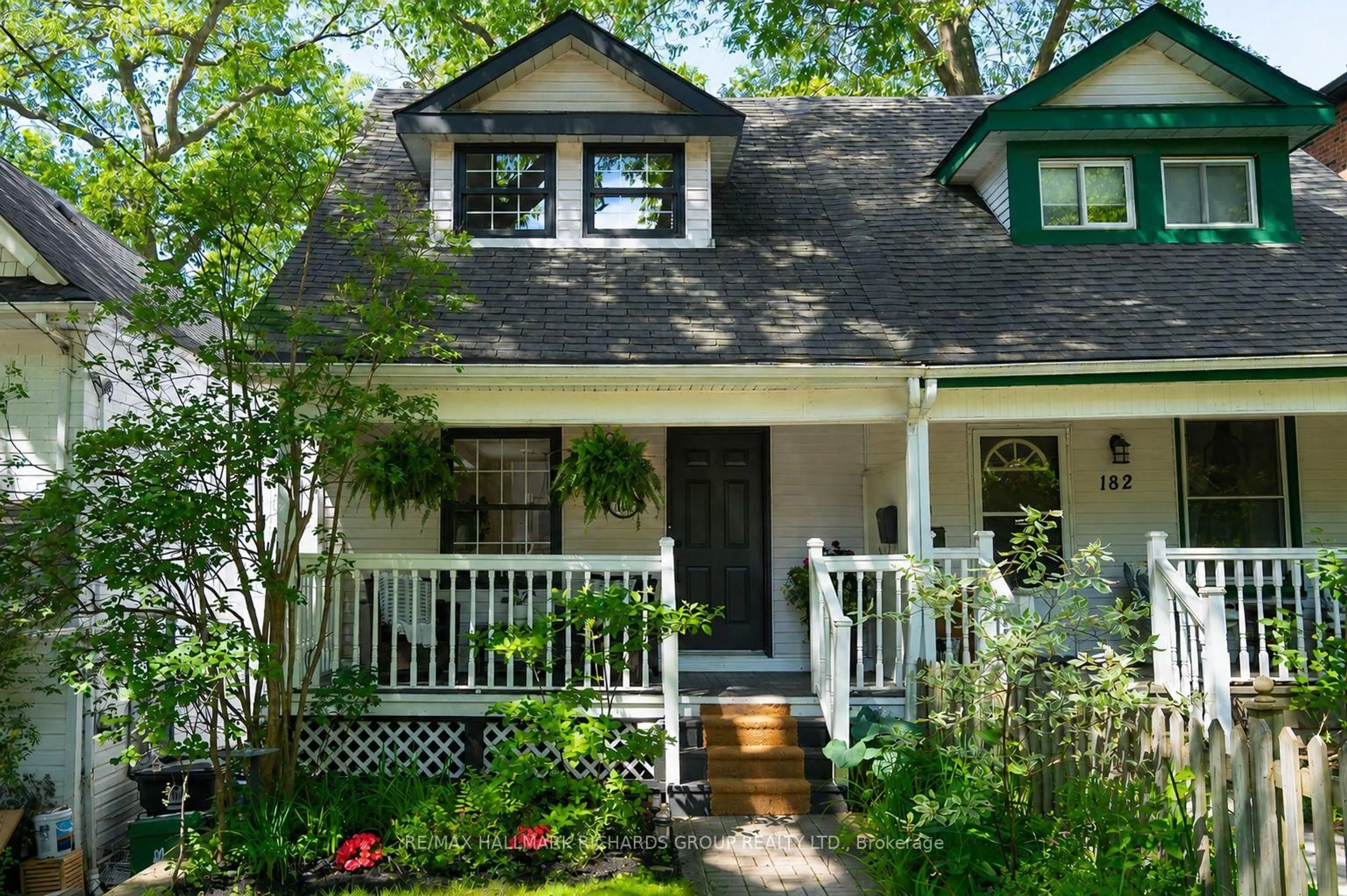 Home with vinyl exterior material, street for 180 Willow Ave, Toronto Ontario M4E 3K5
