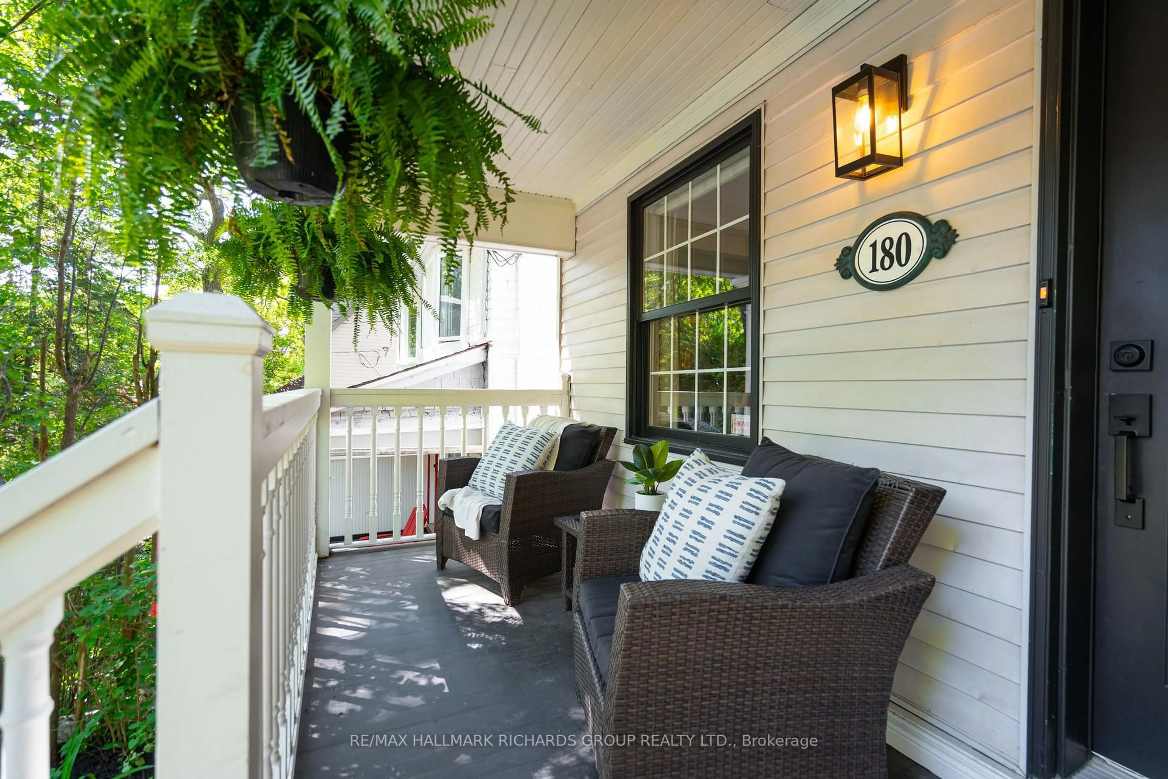 Patio, street for 180 Willow Ave, Toronto Ontario M4E 3K5