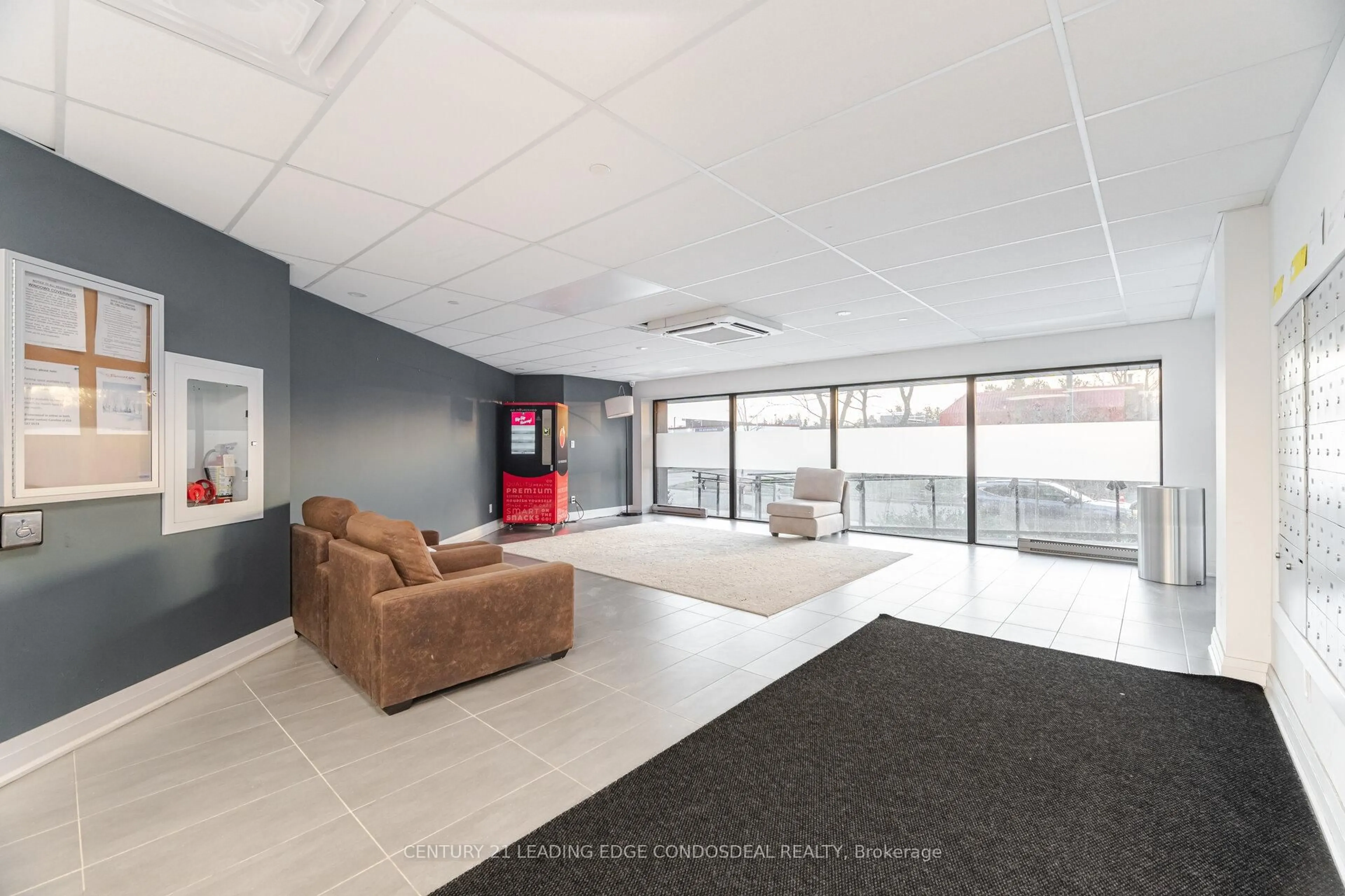 Indoor foyer for 1 Falaise Rd #424, Toronto Ontario M1E 0B9