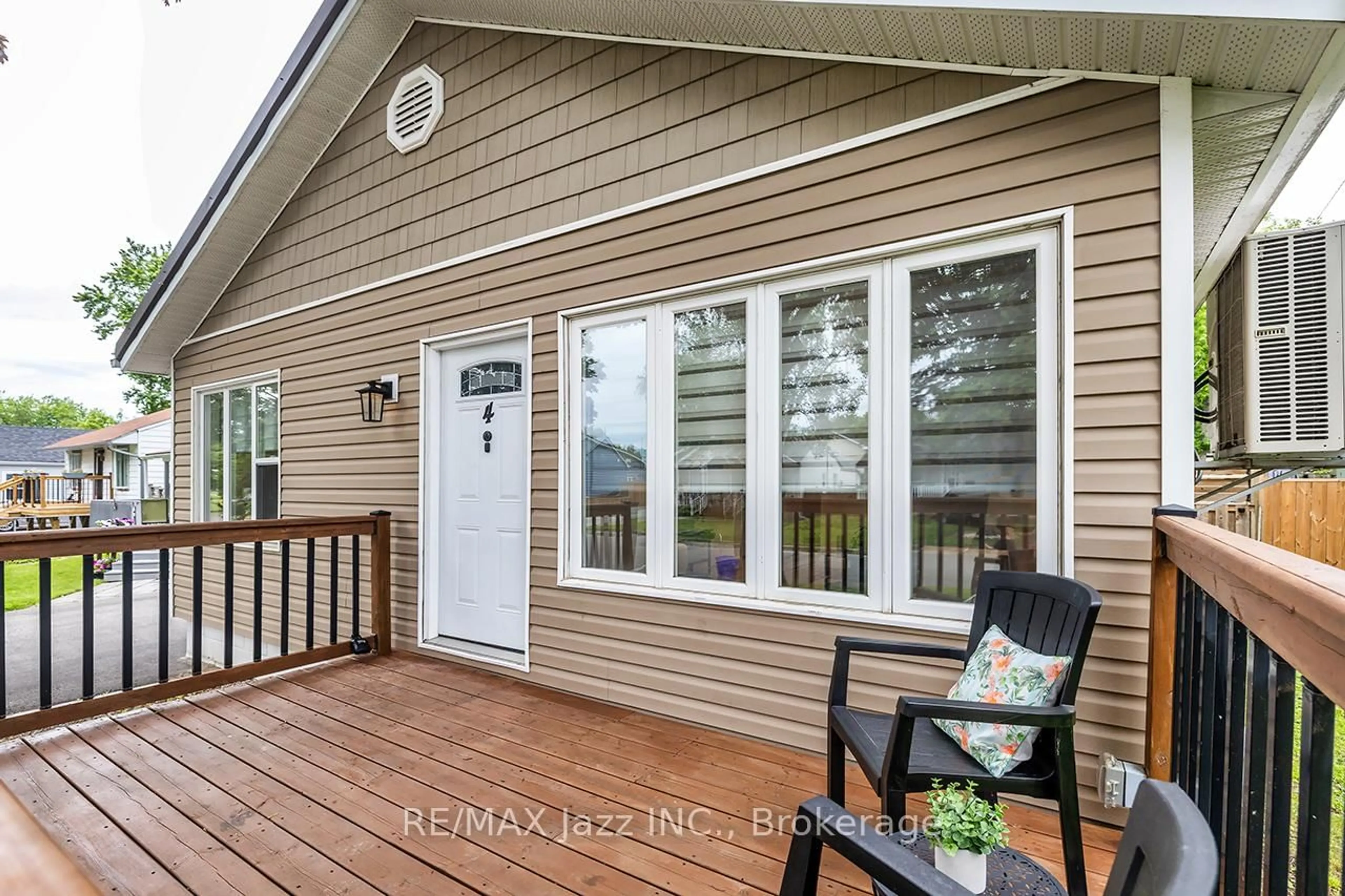 Home with vinyl exterior material, water/lake/river/ocean view for 4 Maple St, Ajax Ontario L1S 1V6