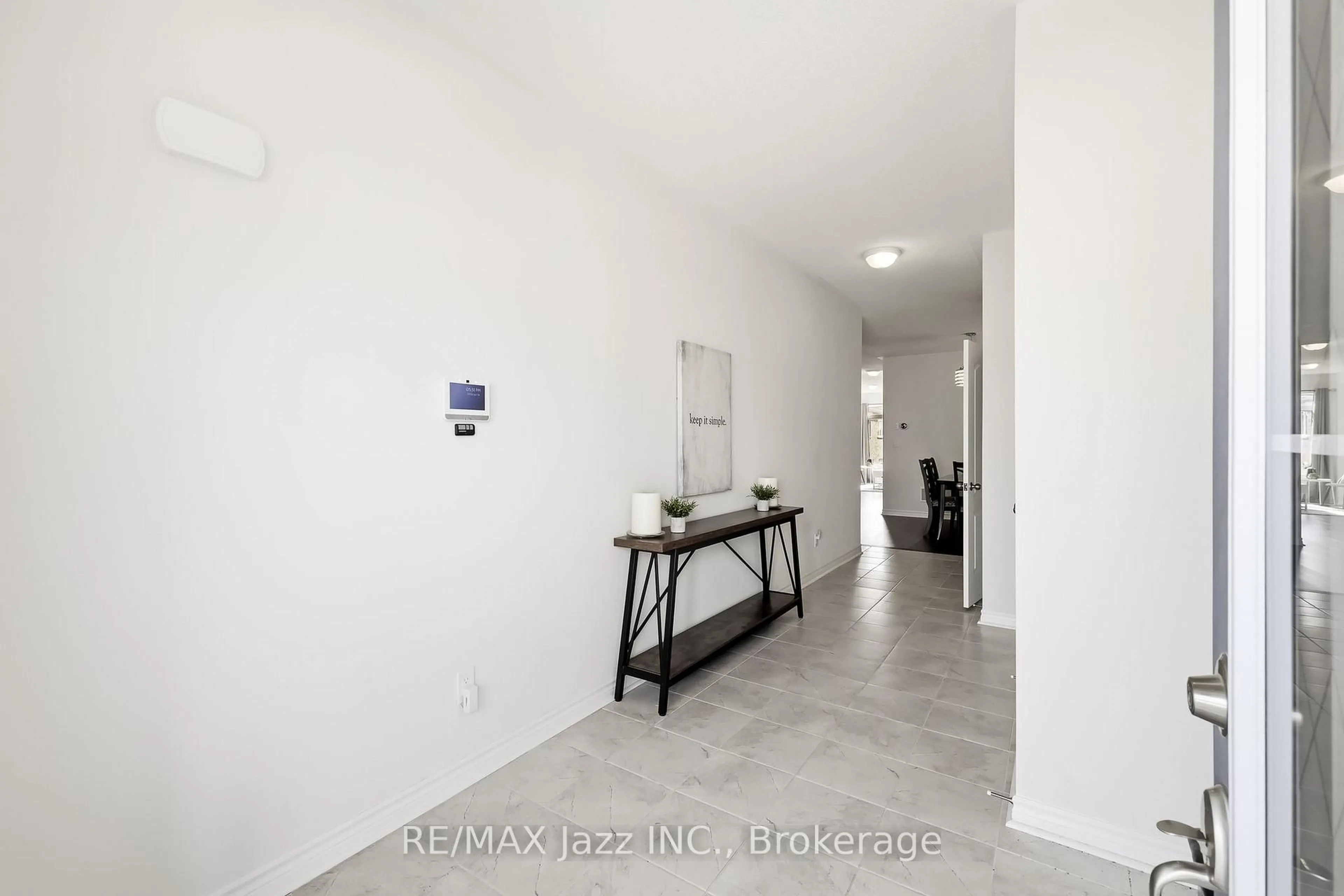 Indoor entryway for 988 Matthew Murray Cres, Oshawa Ontario L1K 3G5