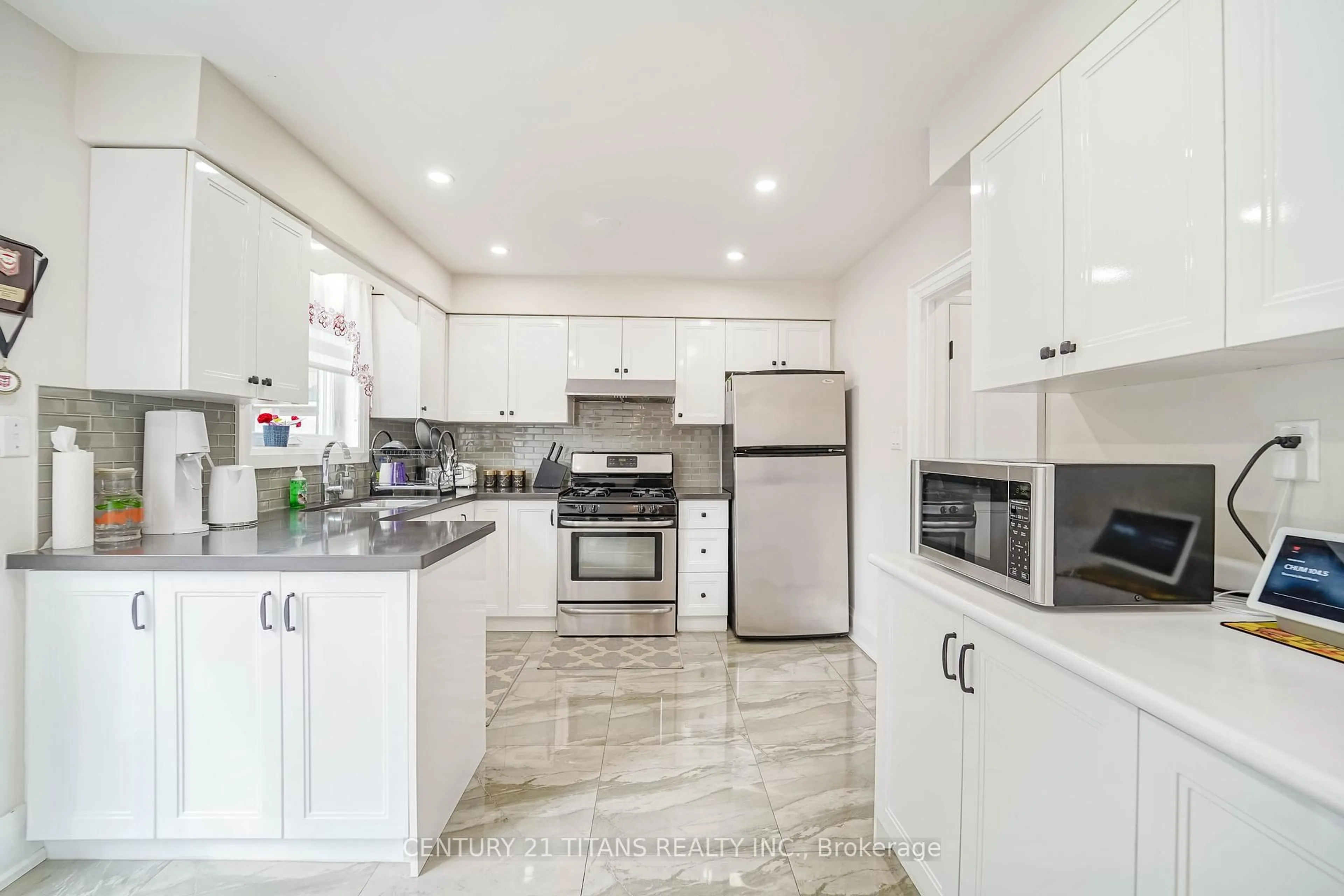 Open concept kitchen, ceramic/tile floor for 42 Pixley Cres, Toronto Ontario M1E 3G6