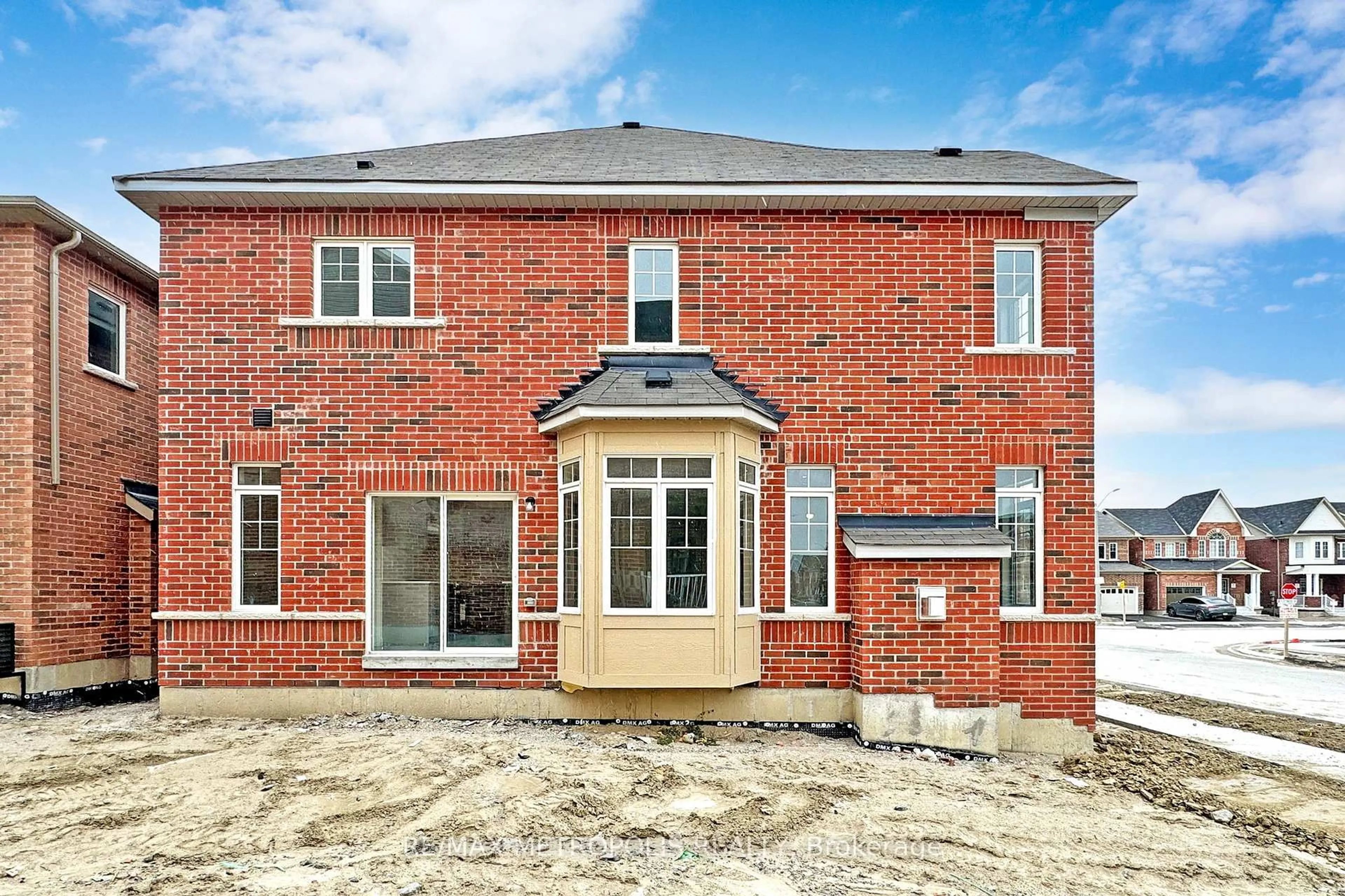 Home with brick exterior material, building for 647 Fleetwood Dr, Oshawa Ontario L1K 2V7