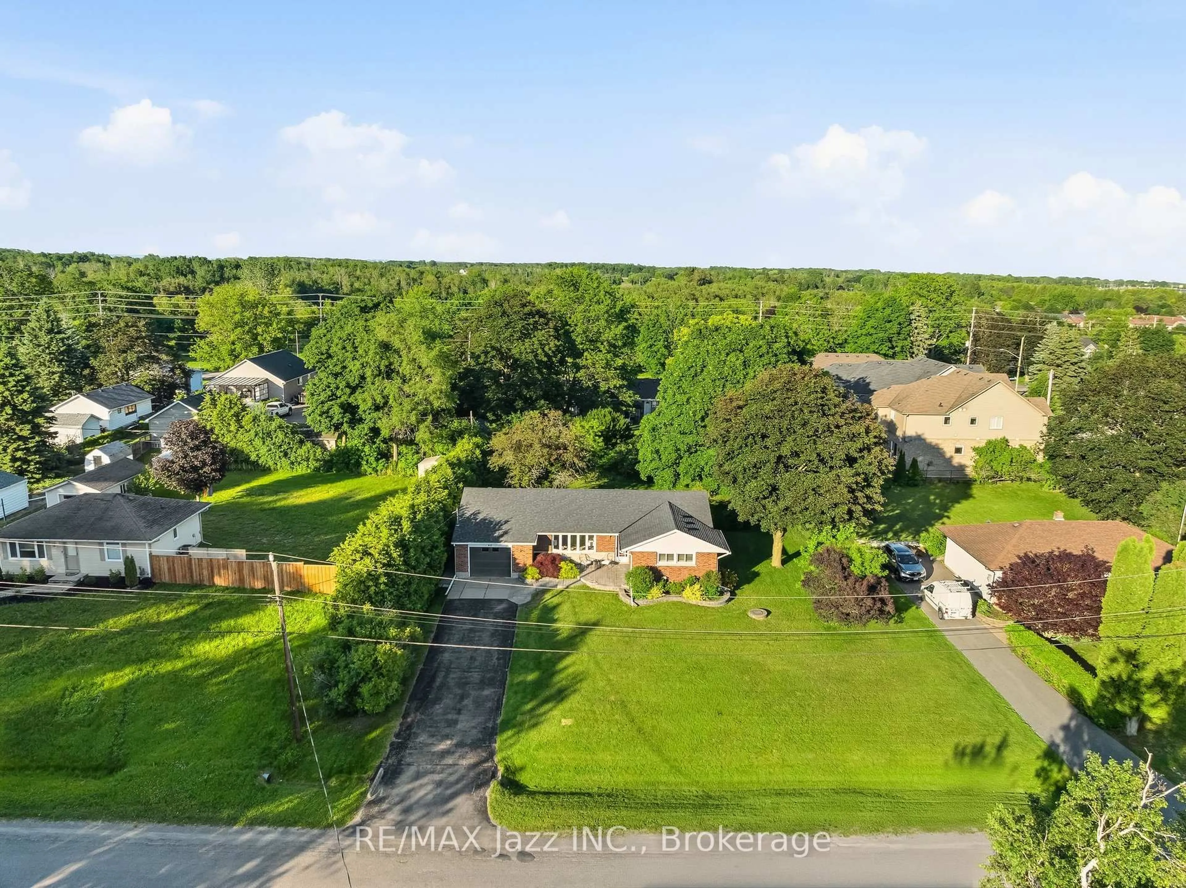 A pic from outside/outdoor area/front of a property/back of a property/a pic from drone, water/lake/river/ocean view for 11 Lynwood Ave, Clarington Ontario L1E 2H8