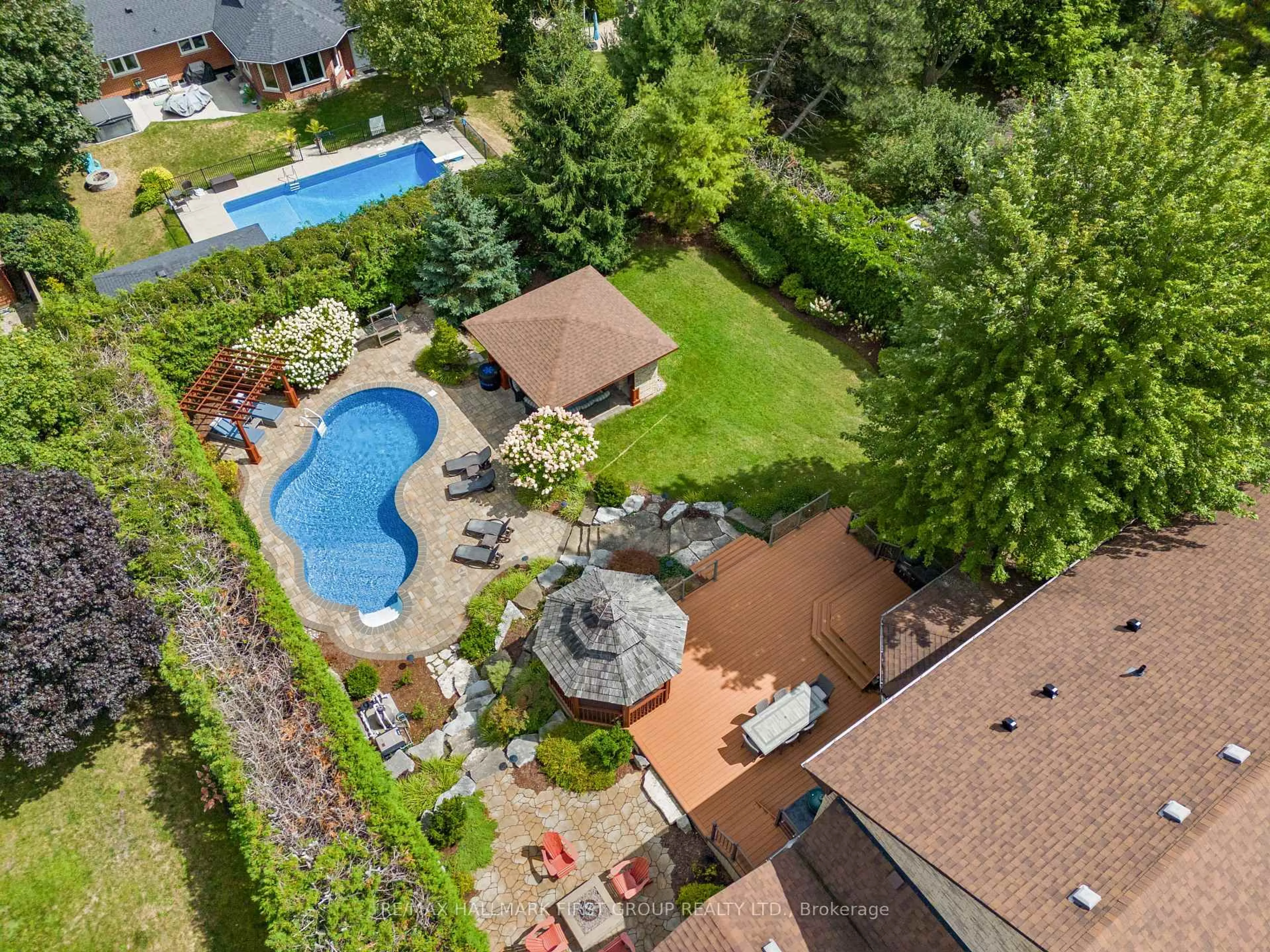 A pic from outside/outdoor area/front of a property/back of a property/a pic from drone, water/lake/river/ocean view for 465 Rougemount Dr, Pickering Ontario L1W 2B8