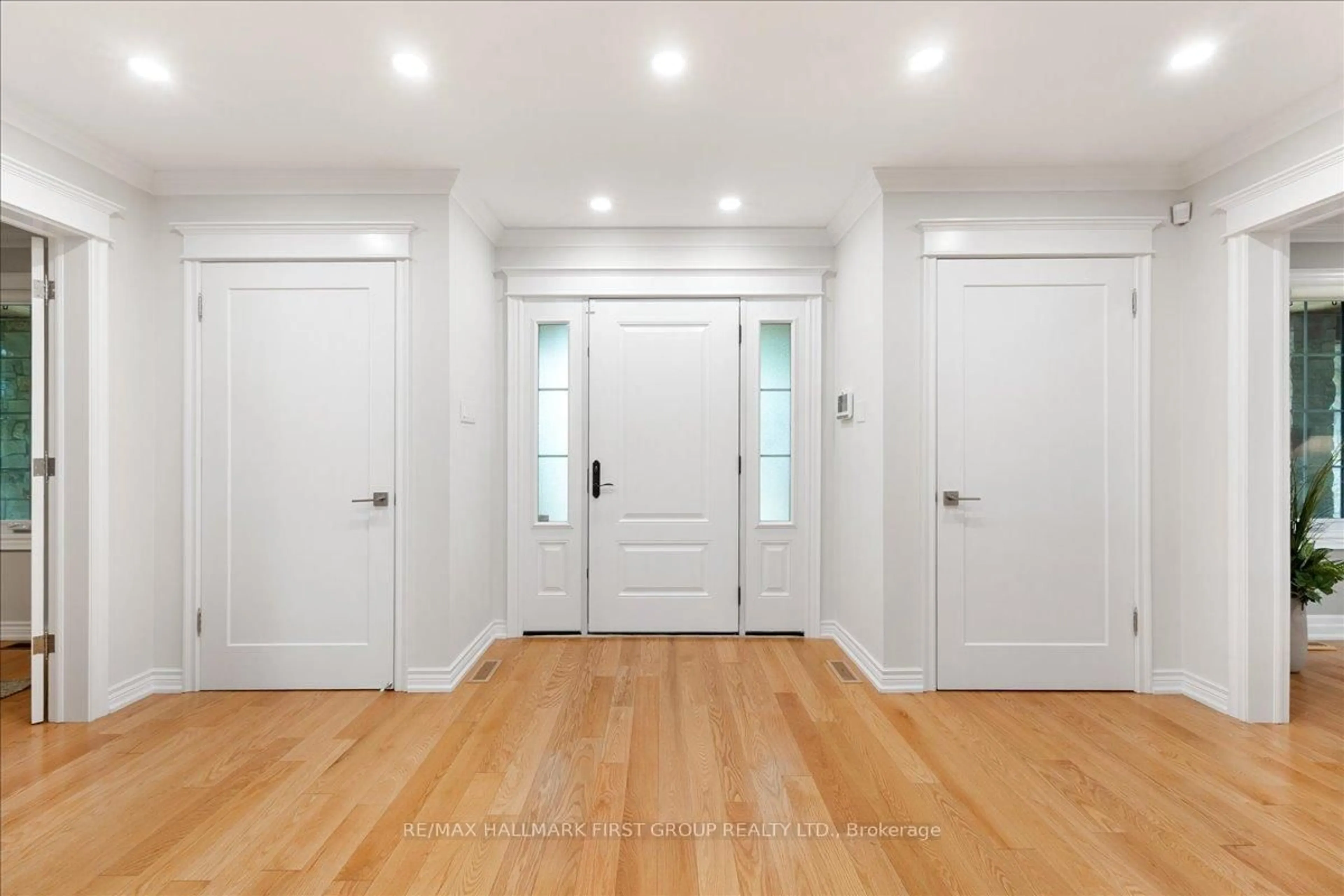 Indoor entryway for 465 Rougemount Dr, Pickering Ontario L1W 2B8