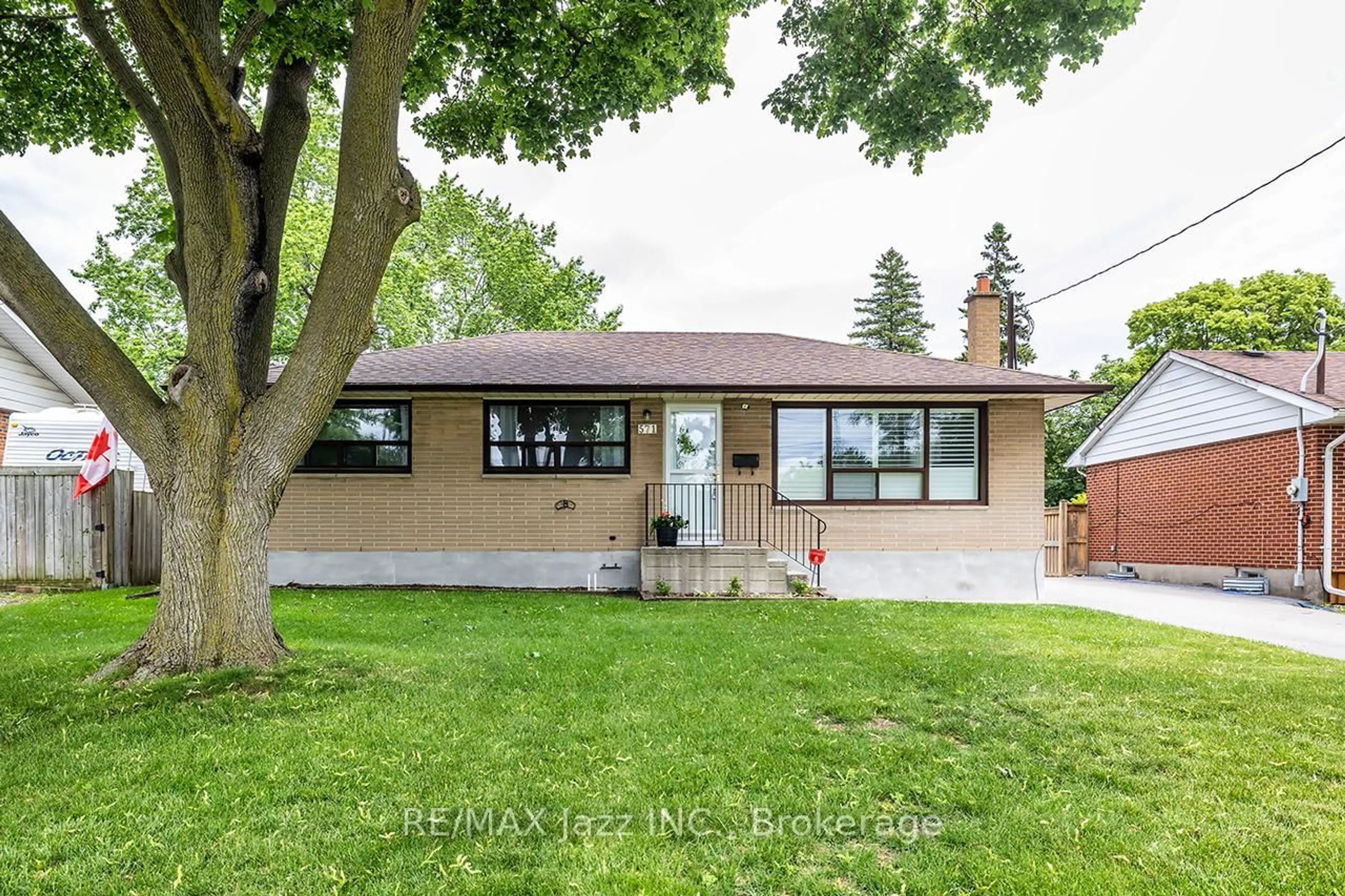Unknown for 571 Finucane St, Oshawa Ontario L1J 5L5