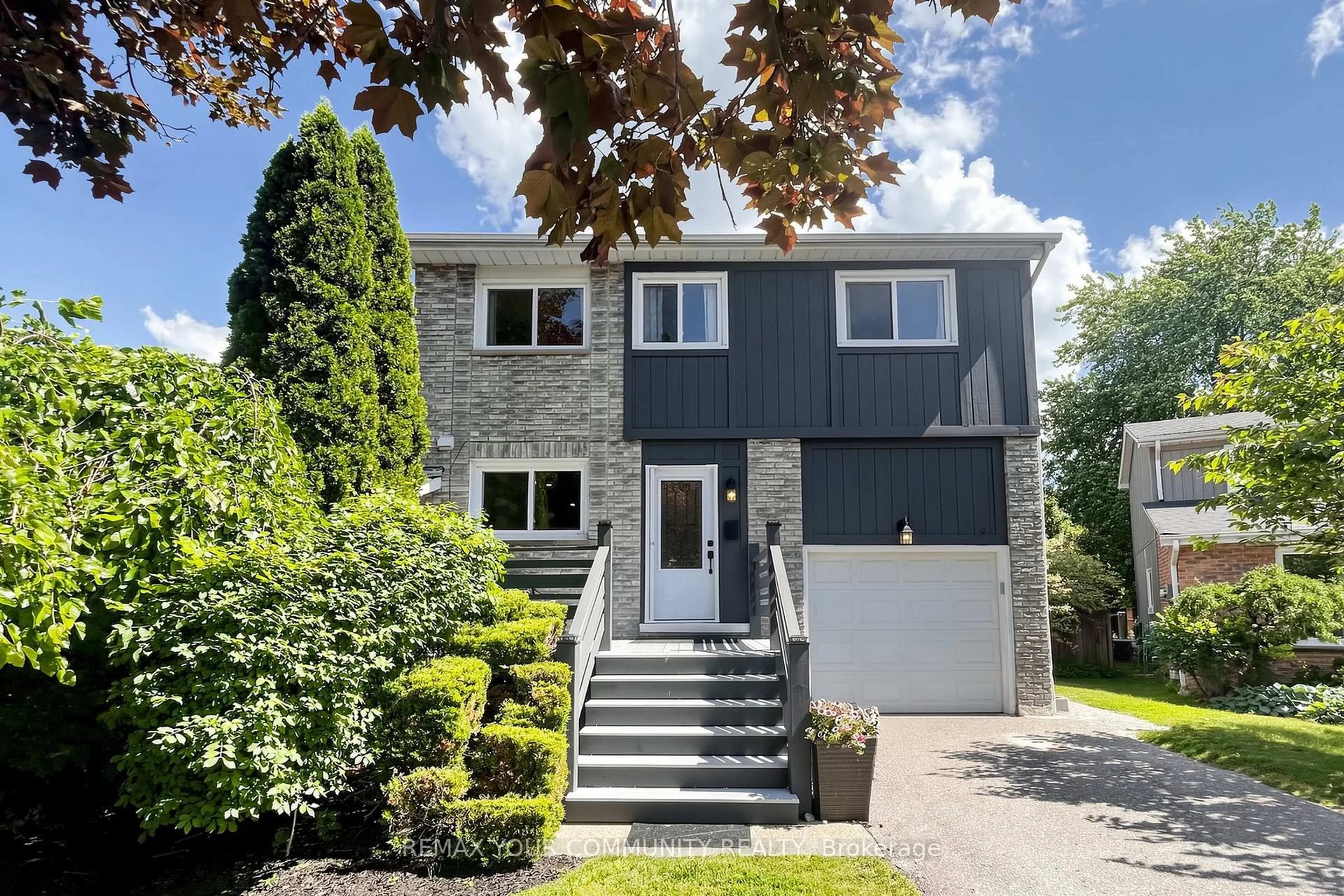 Home with vinyl exterior material, street for 1746 Listowell Cres, Pickering Ontario L1V 2Y3