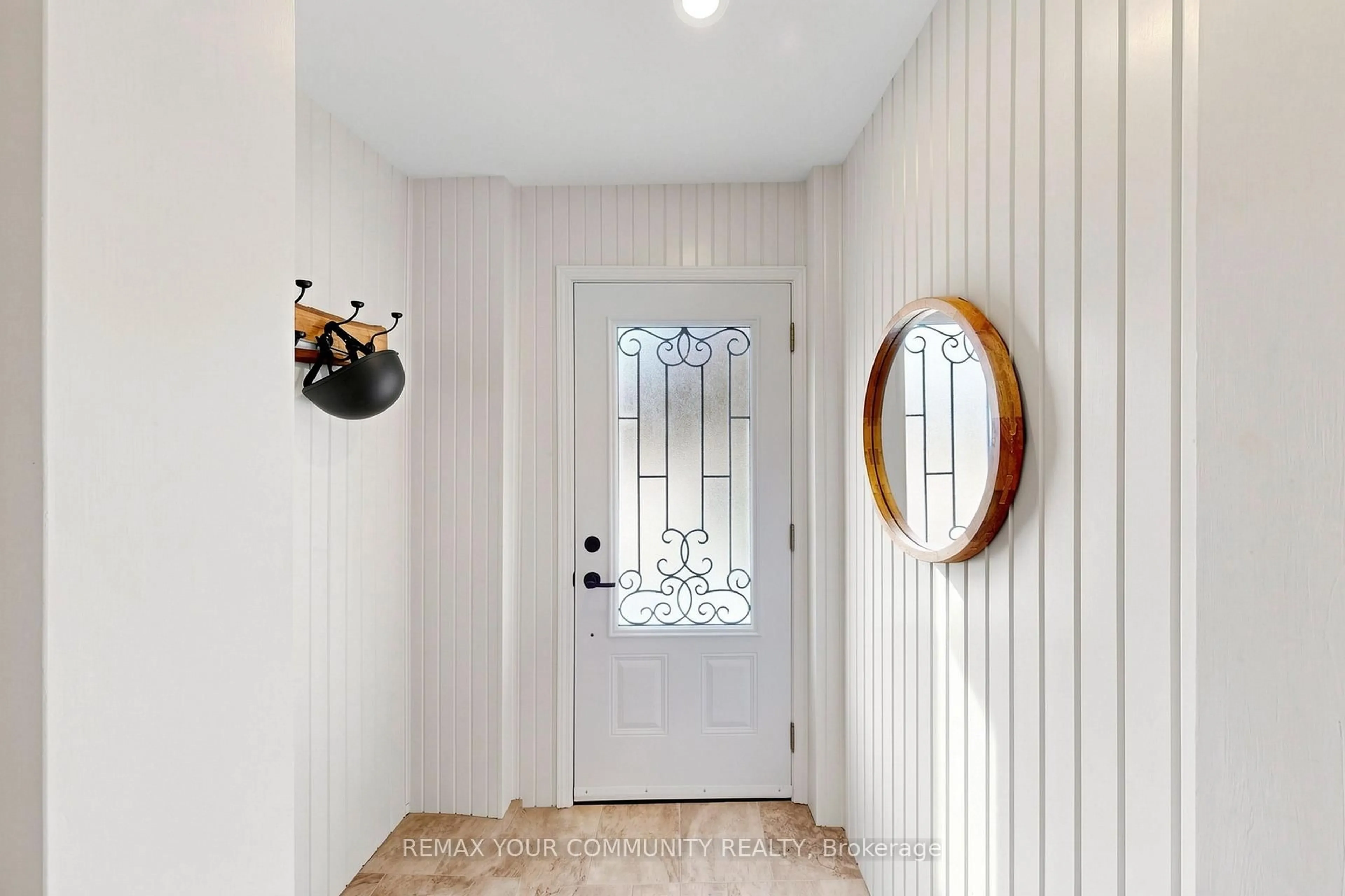 Indoor entryway for 1746 Listowell Cres, Pickering Ontario L1V 2Y3