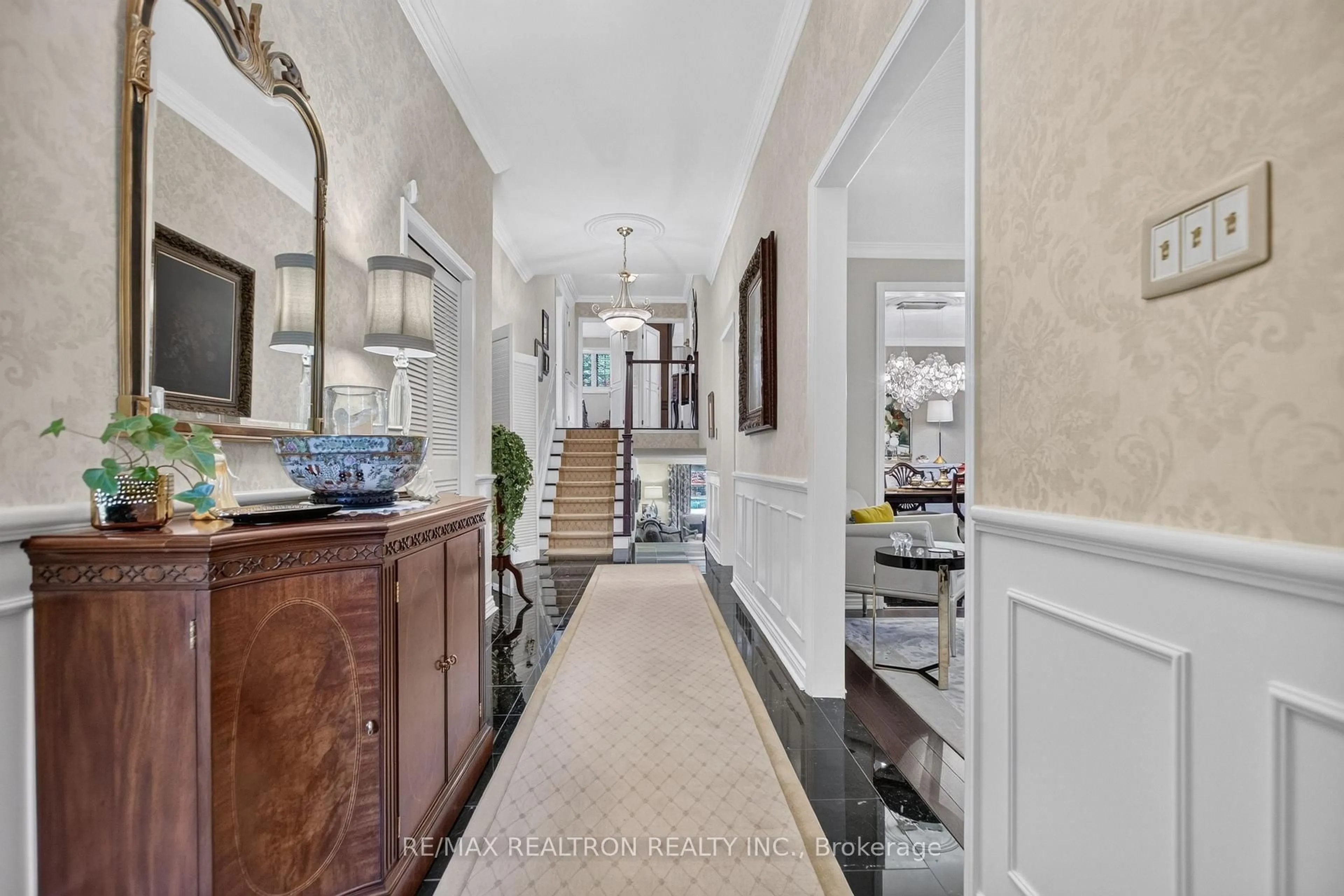 Indoor entryway for 7 Conlins Rd, Toronto Ontario M1C 1C2