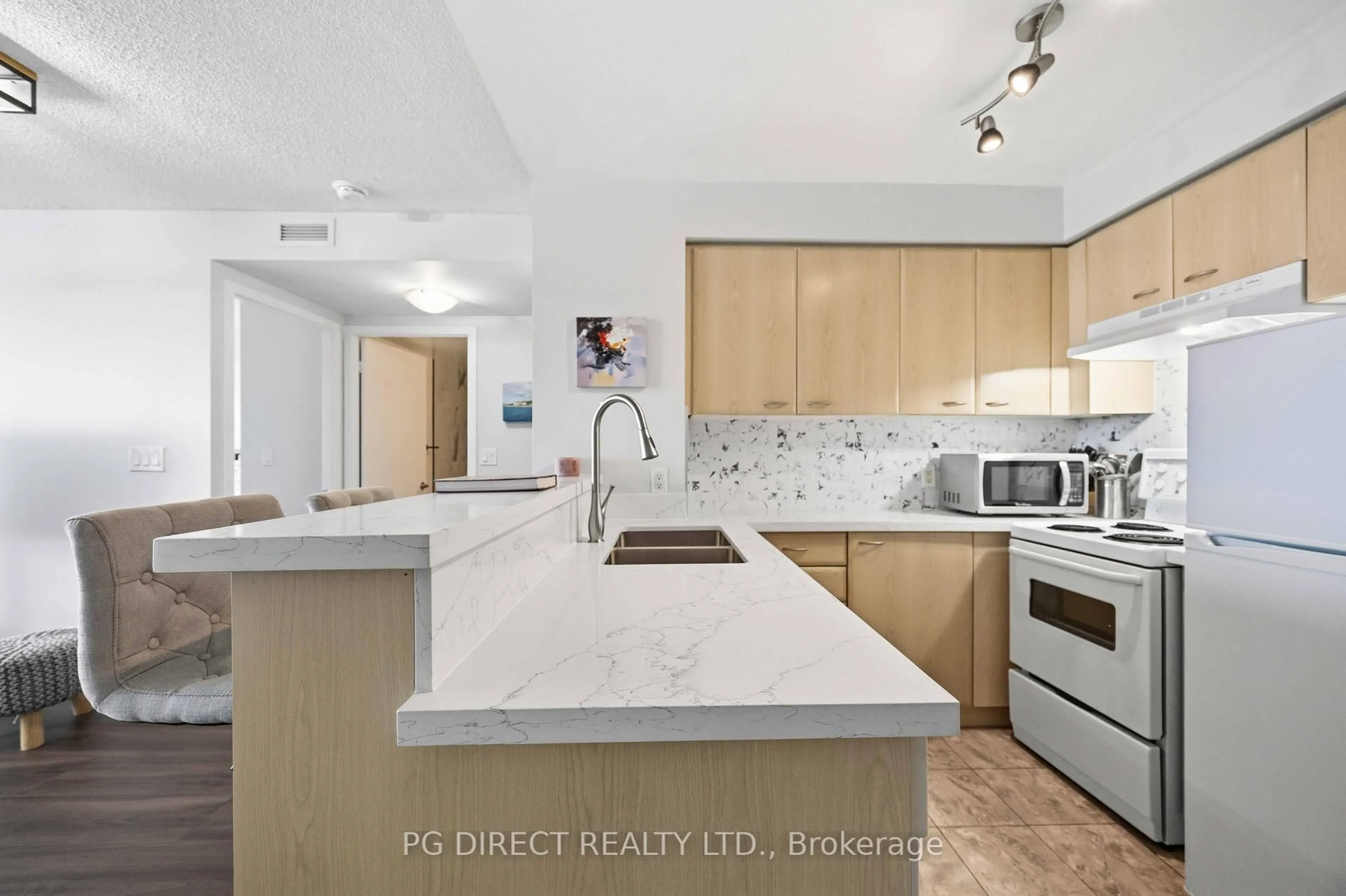 Unknown for 38 Lee Centre Dr #2716, Toronto Ontario M1H 3J7