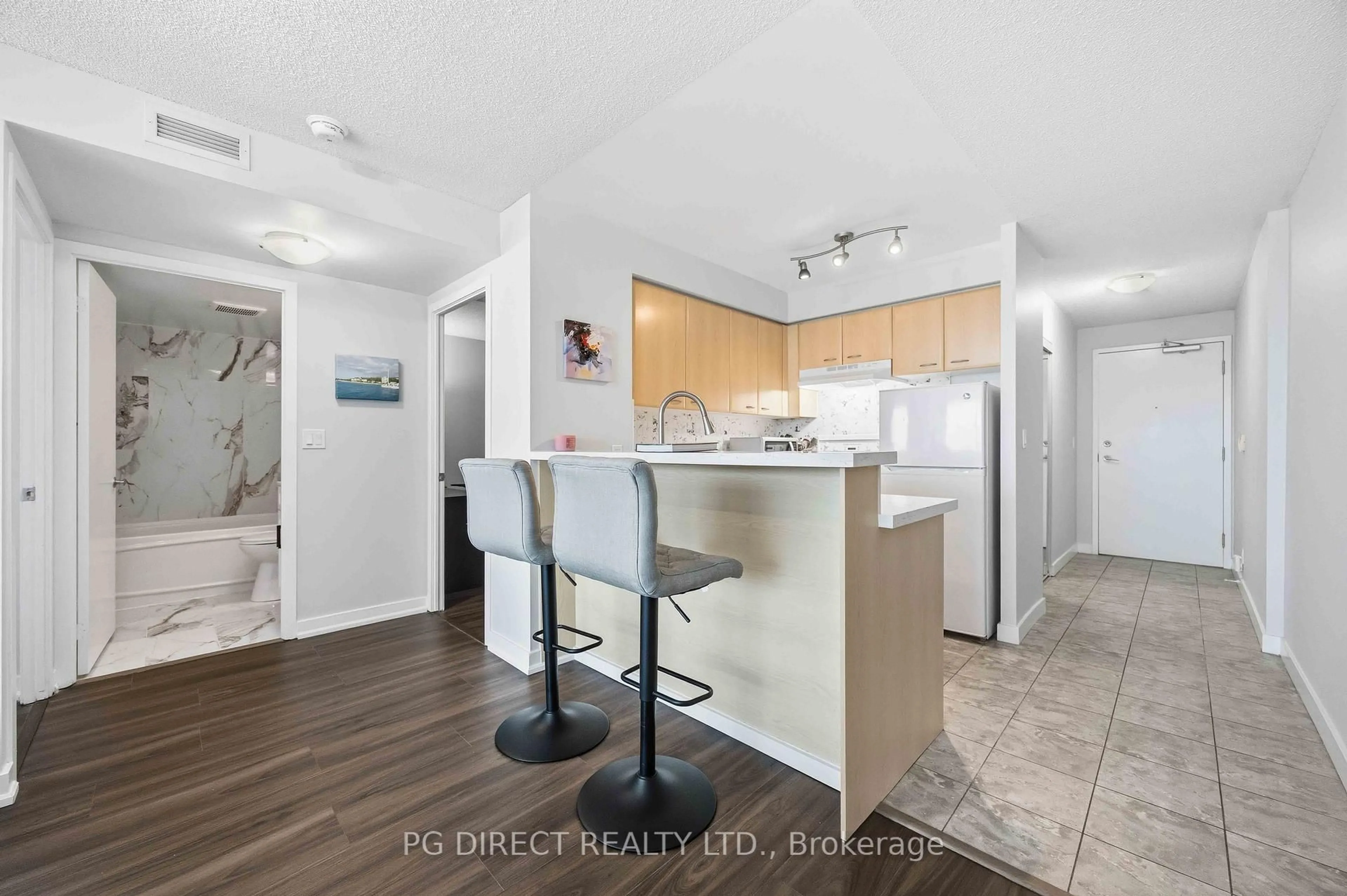 Open concept kitchen, unknown for 38 Lee Centre Dr #2716, Toronto Ontario M1H 3J7