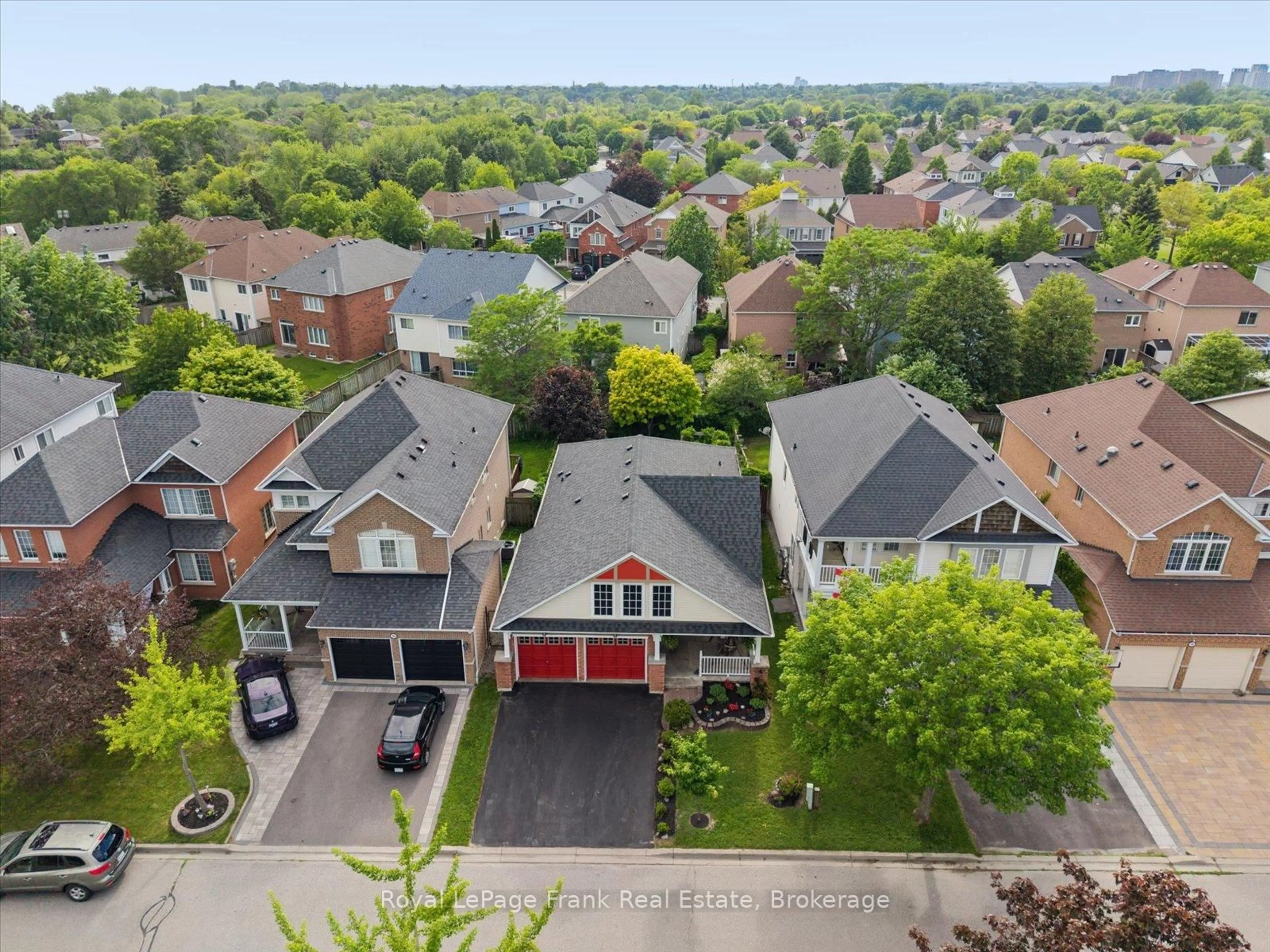 A pic from outside/outdoor area/front of a property/back of a property/a pic from drone, street for 34 Davey St, Ajax Ontario L1Z 1L2