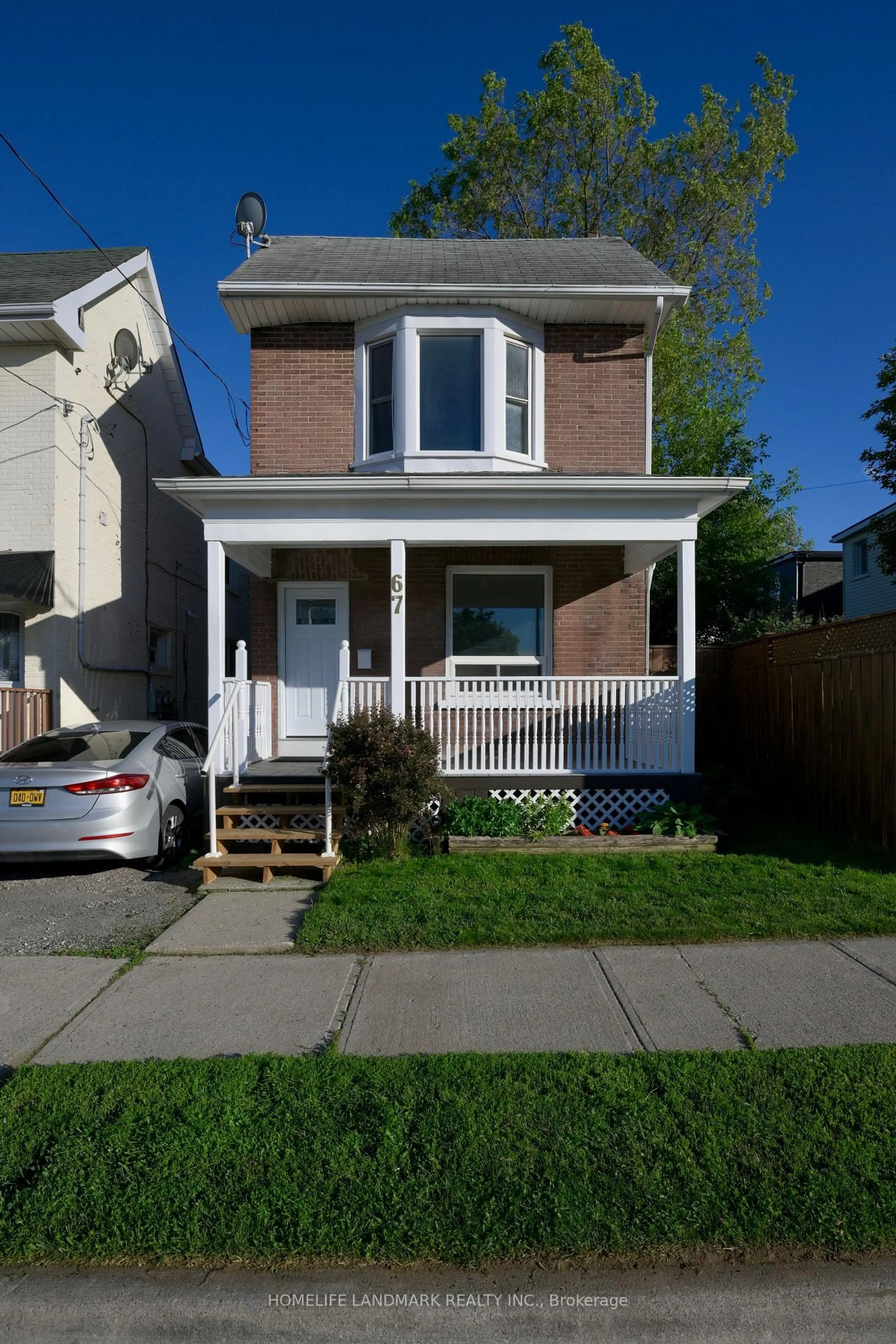 Home with vinyl exterior material, street for 67 Banting Ave, Oshawa Ontario L1H 2M1