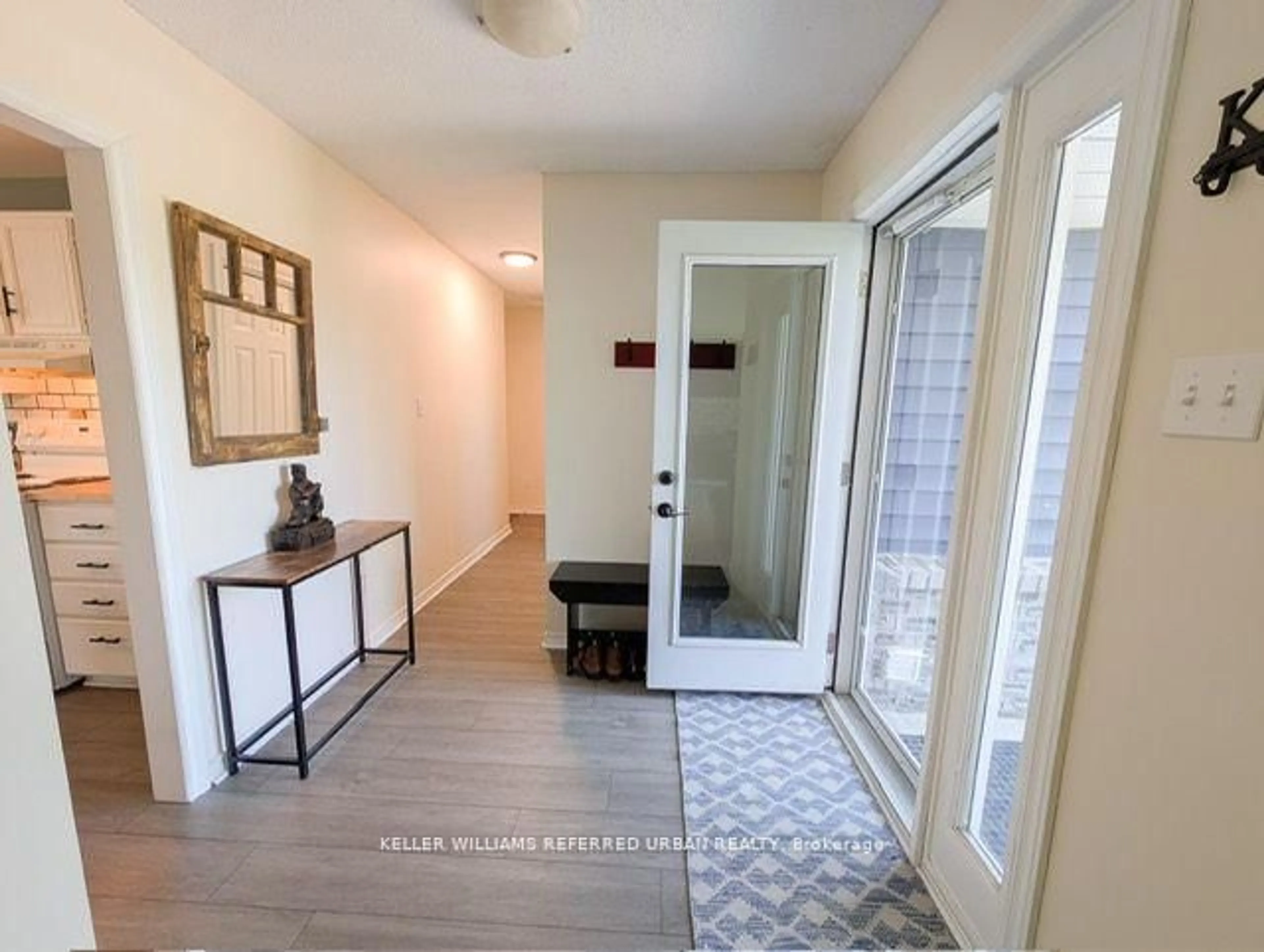 Indoor entryway for 222 Aldred Dr, Scugog Ontario L9L 1B4