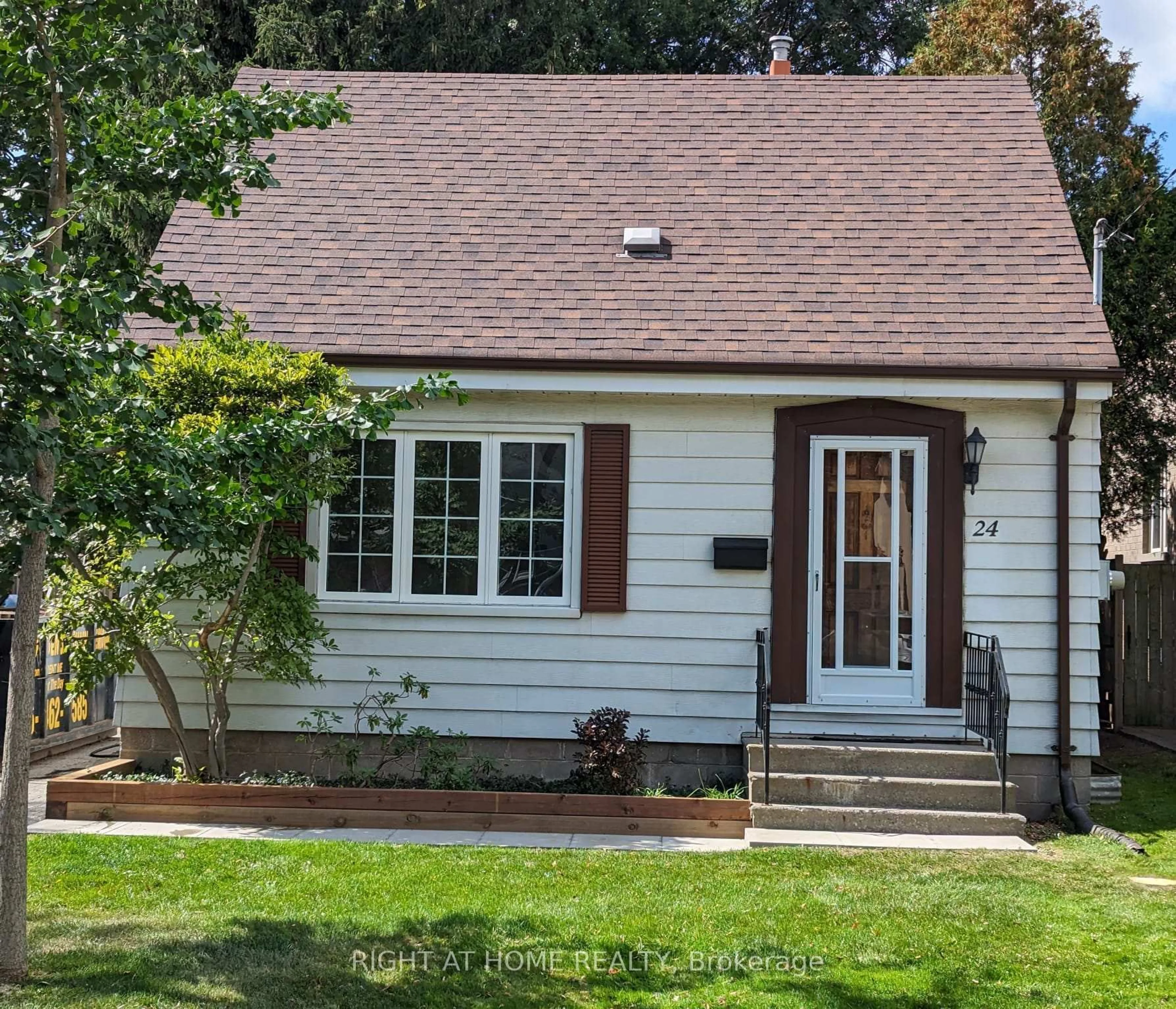 Home with vinyl exterior material, street for 24 Harewood Ave, Toronto Ontario M1M 2R2