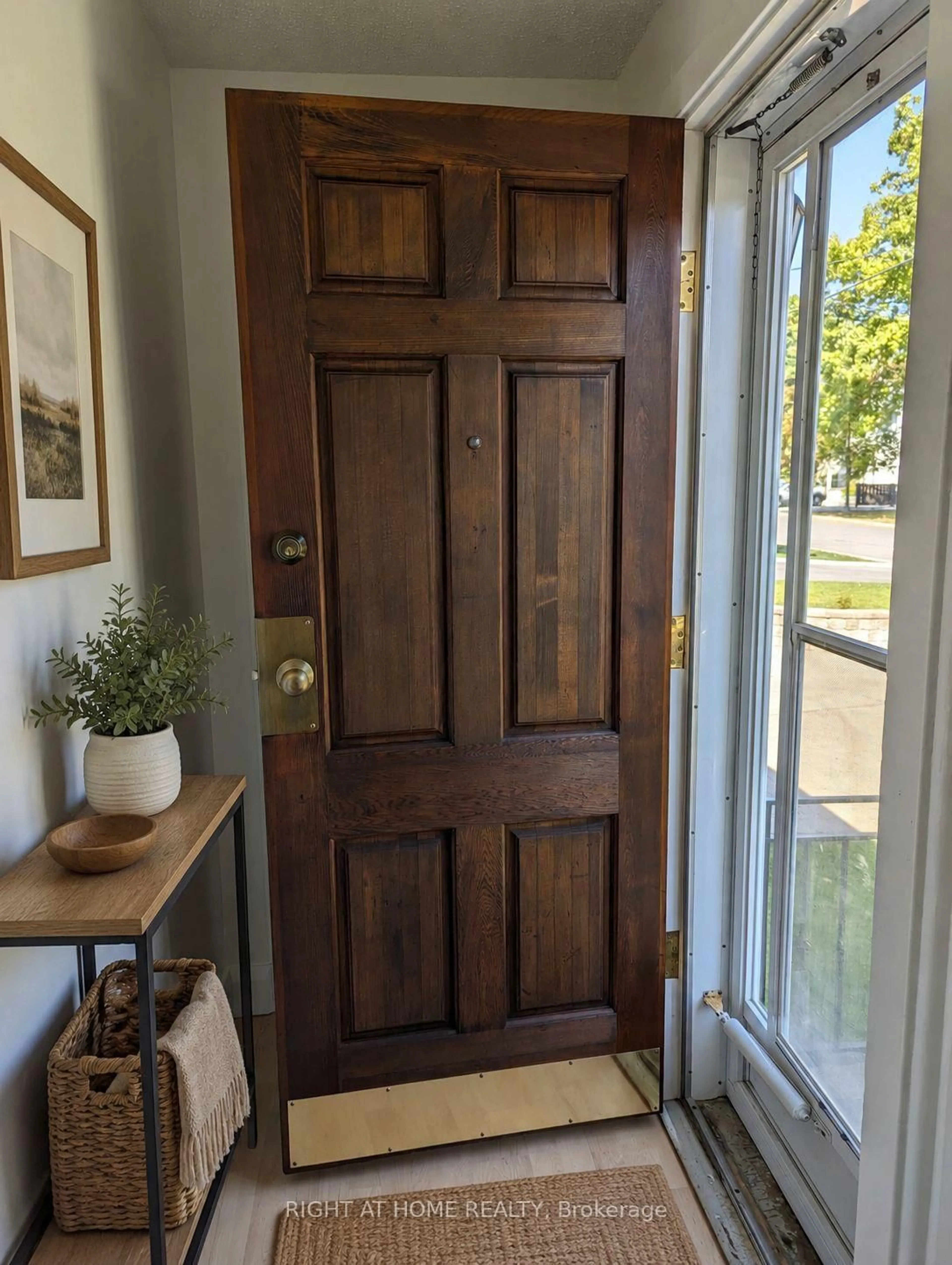 Indoor entryway for 24 Harewood Ave, Toronto Ontario M1M 2R2