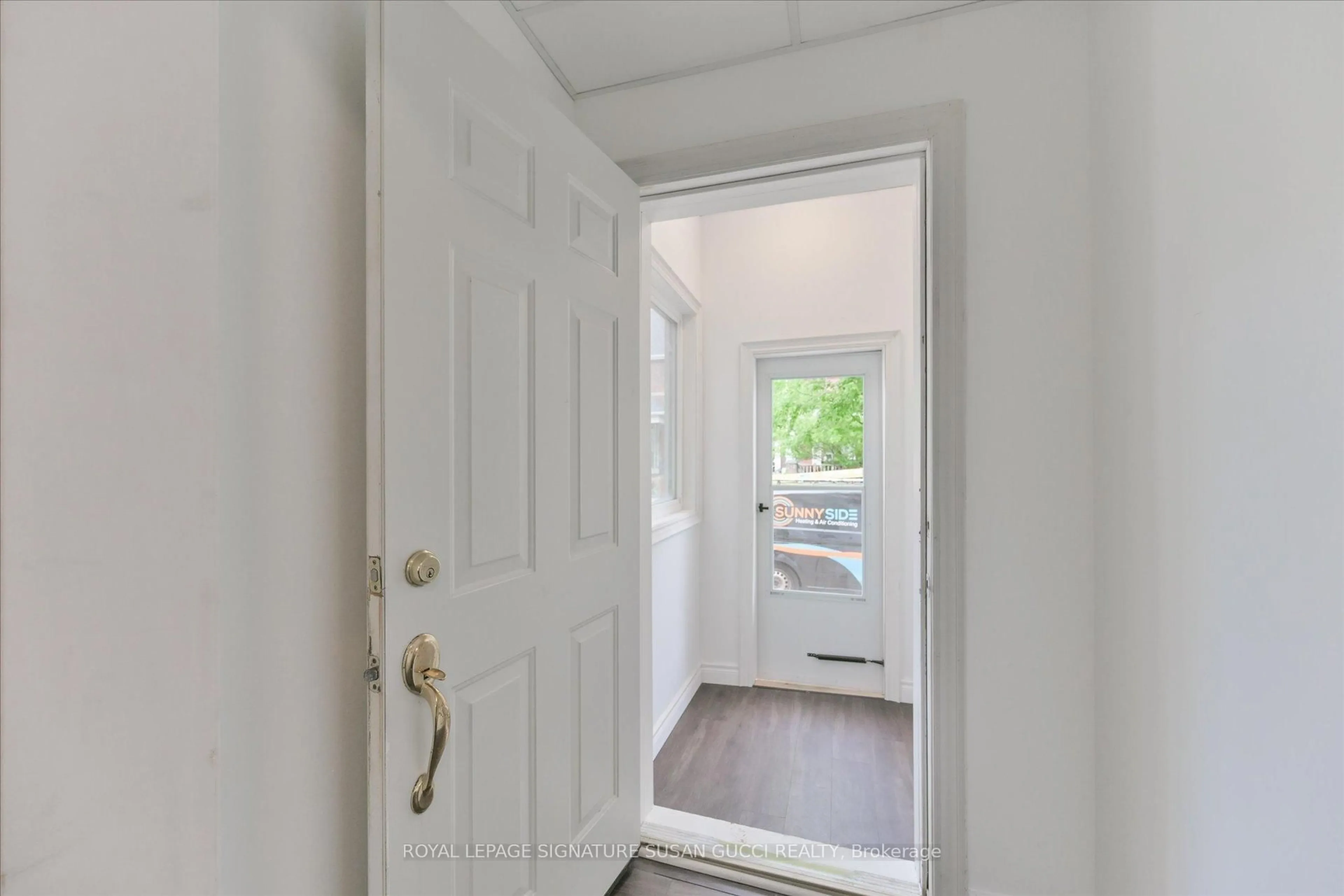 Indoor entryway for 44 Westlake Ave, Toronto Ontario M4C 4P8