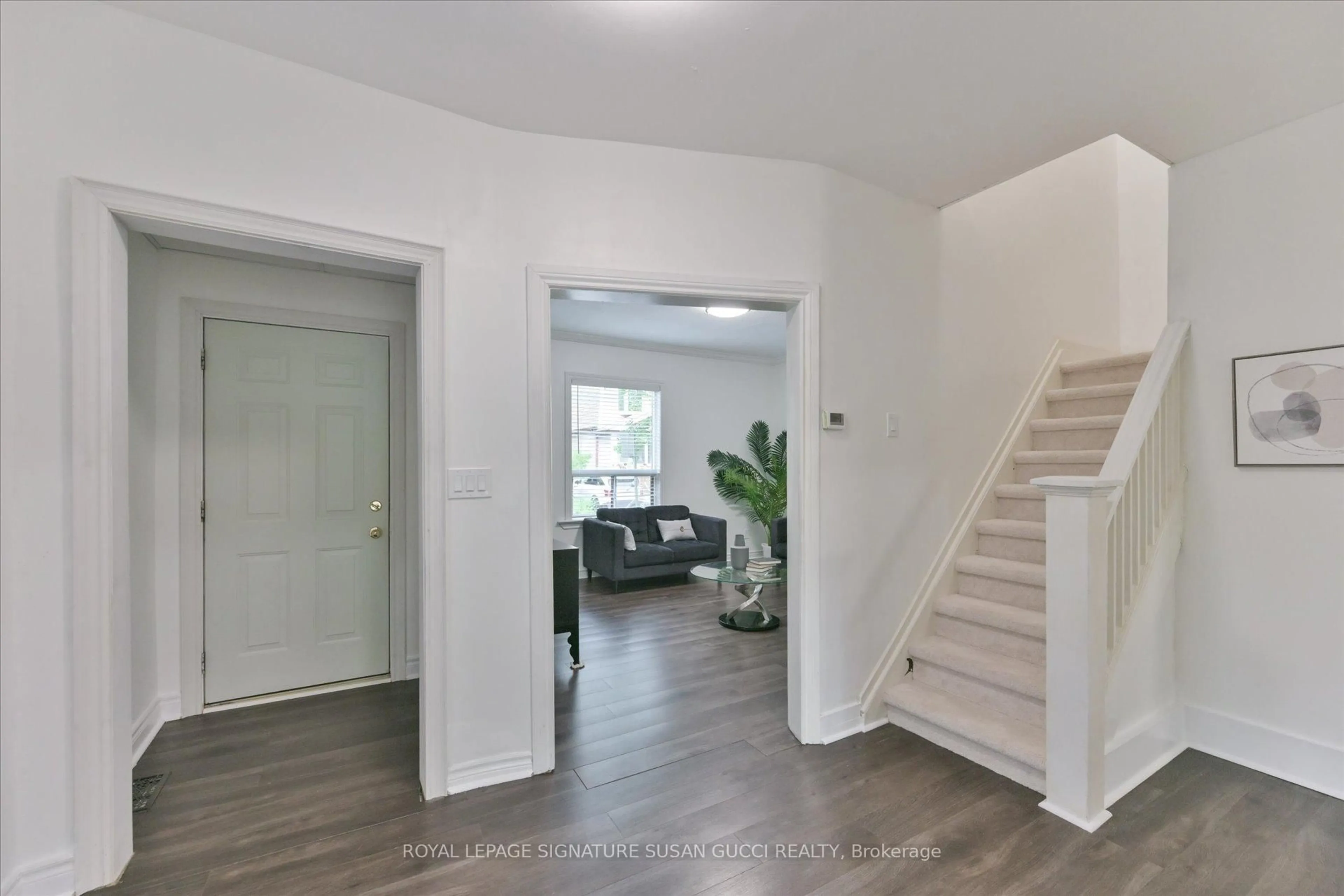 Indoor entryway for 44 Westlake Ave, Toronto Ontario M4C 4P8