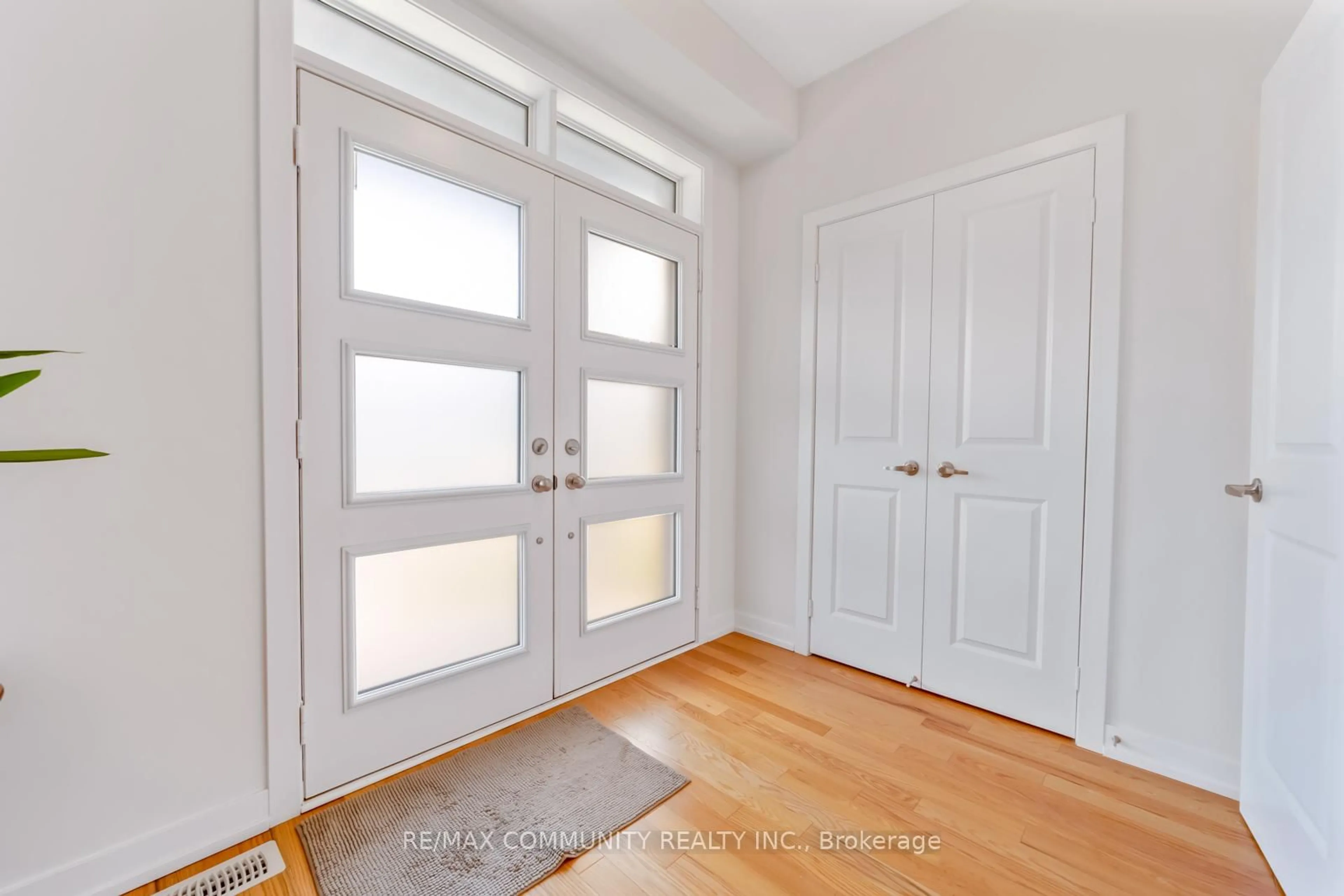 Indoor entryway for 10 Liam Foudy Crt, Toronto Ontario M1P 0G3