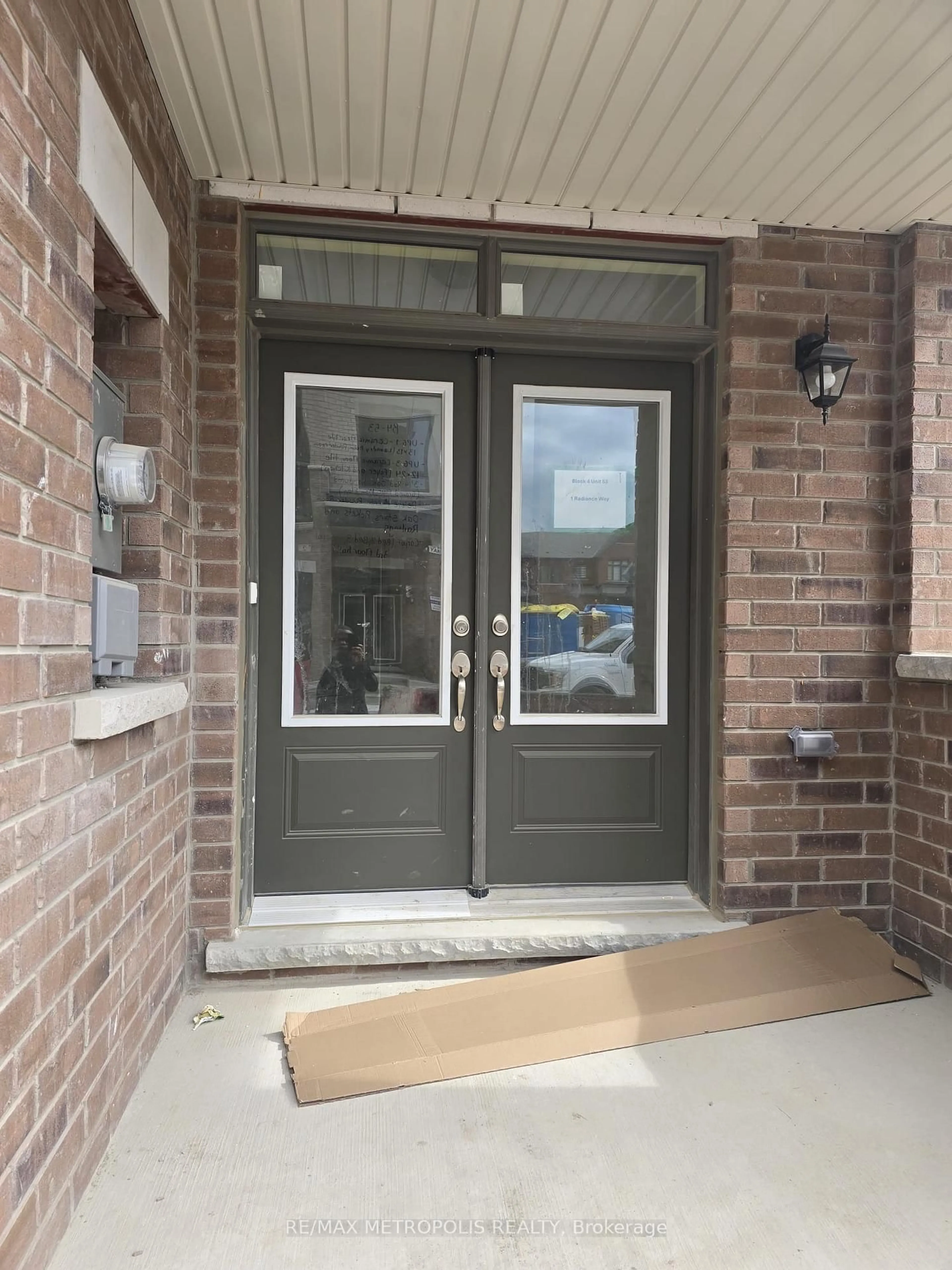 Indoor entryway for 1 Radiance Way, Whitby Ontario L1P 0S2