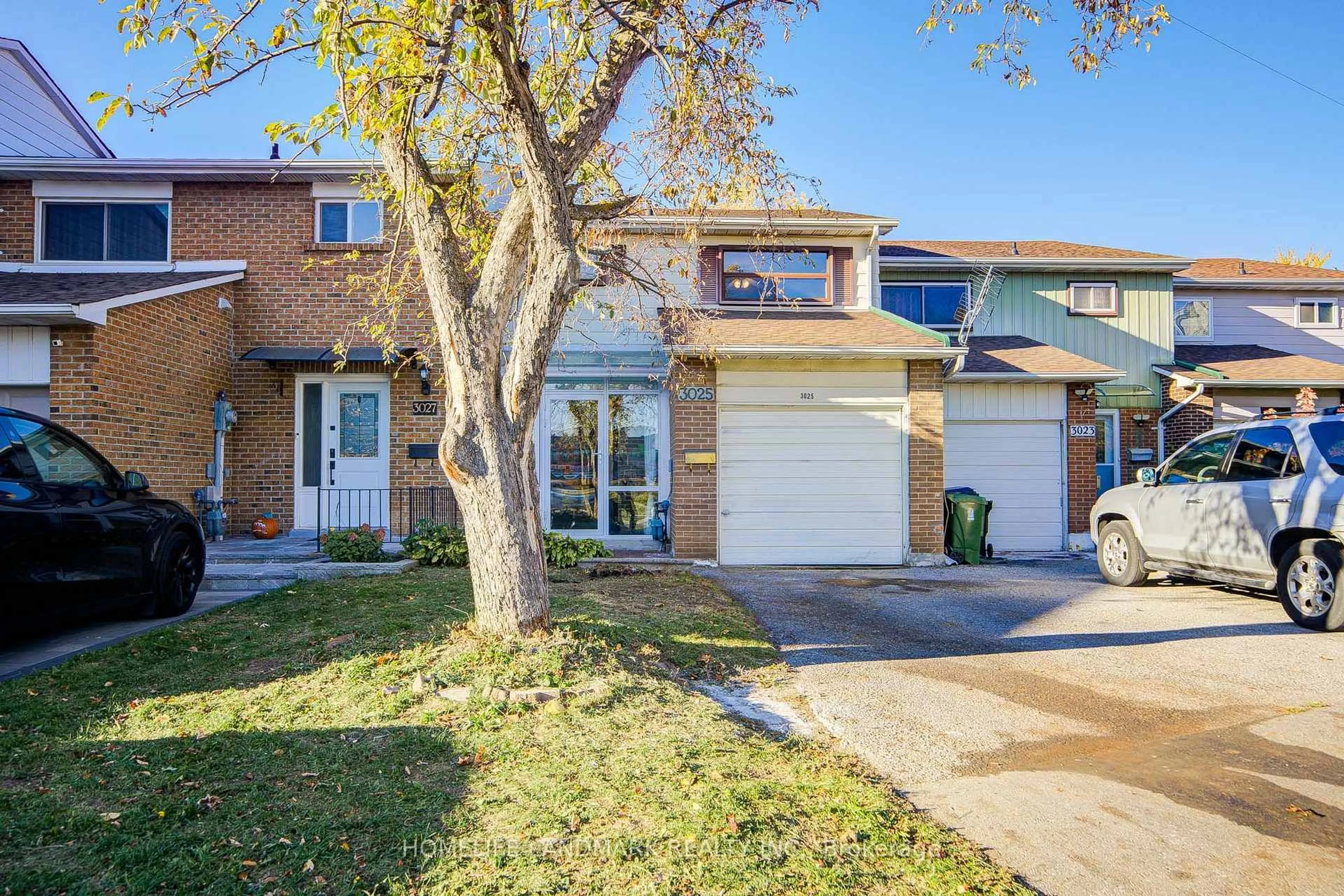 Home with brick exterior material, street for 3025 Bridletowne Circ, Toronto Ontario M1W 2C9