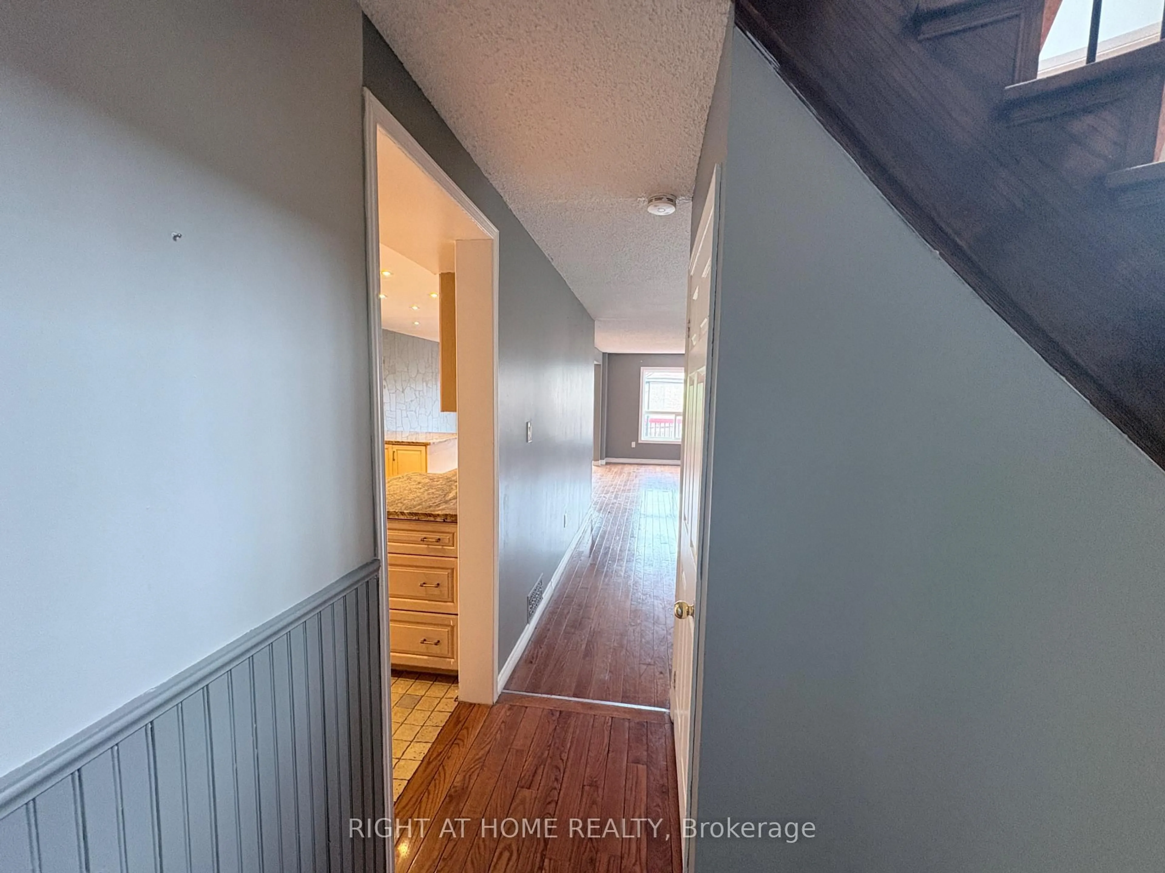 Indoor entryway for 47 Hewitt Cres, Ajax Ontario L1S 7A6