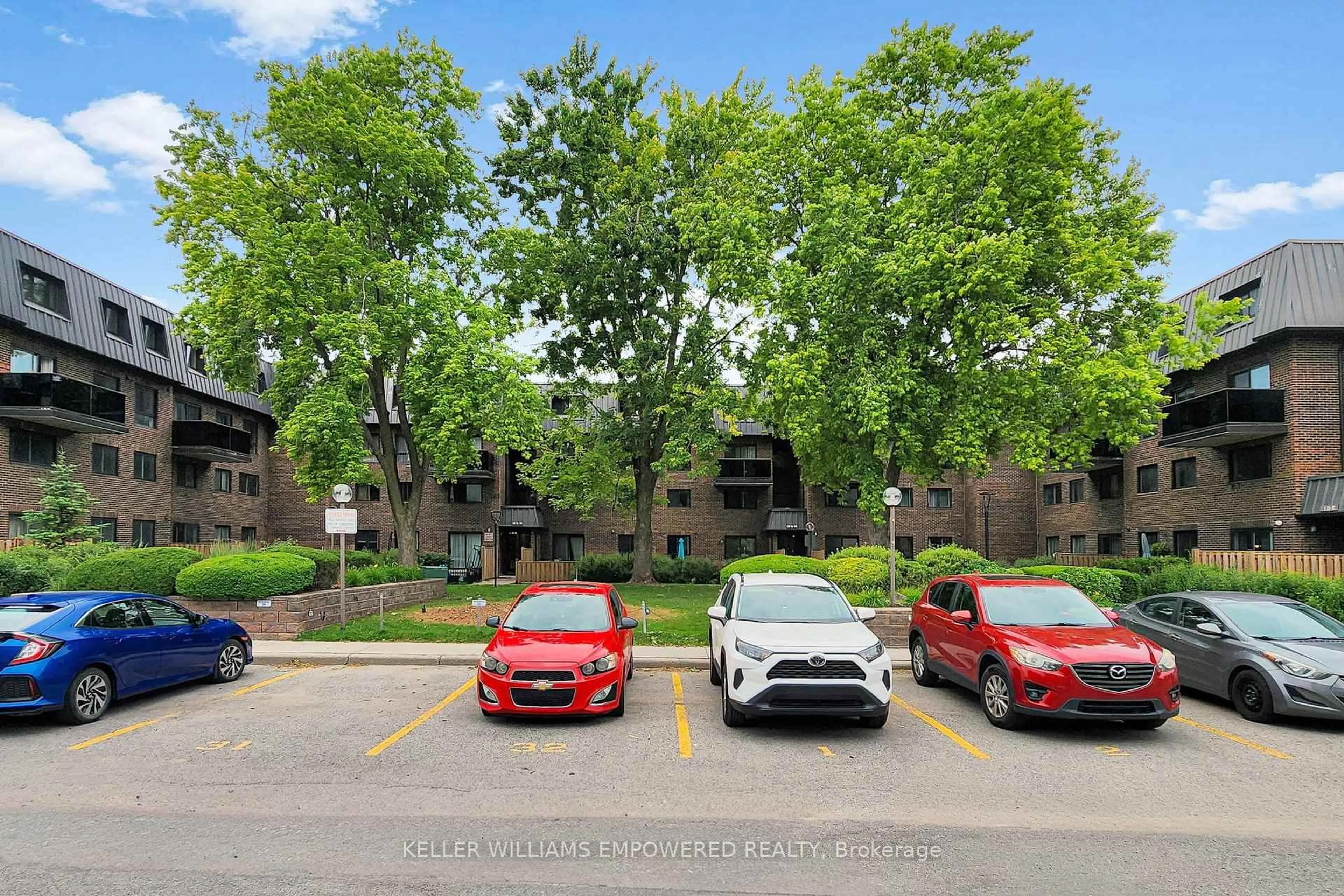 A pic from outside/outdoor area/front of a property/back of a property/a pic from drone, street for 43 Taunton Rd #36, Oshawa Ontario L1G 3T6