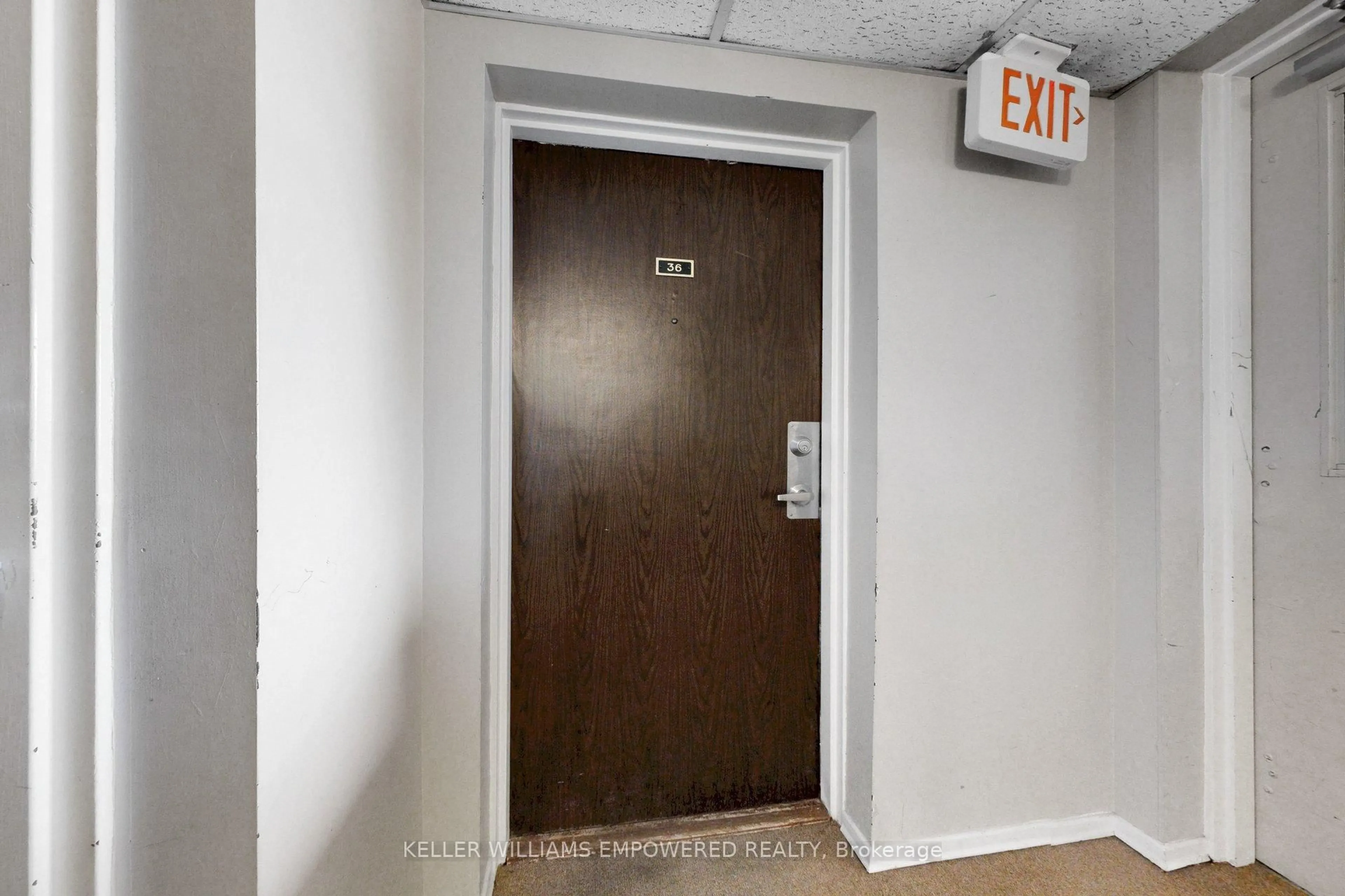Indoor entryway for 43 Taunton Rd #36, Oshawa Ontario L1G 3T6