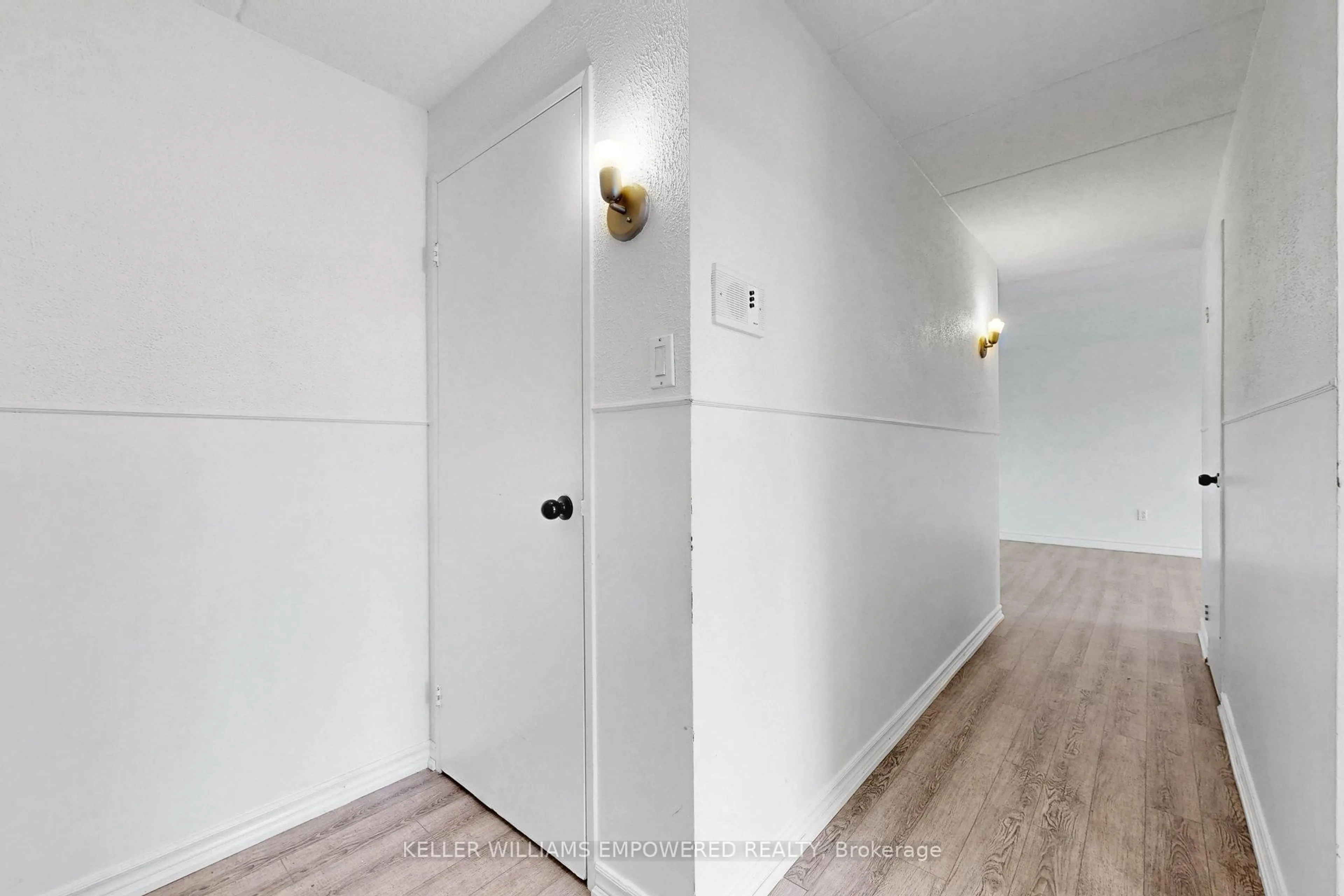 Indoor entryway for 43 Taunton Rd #36, Oshawa Ontario L1G 3T6