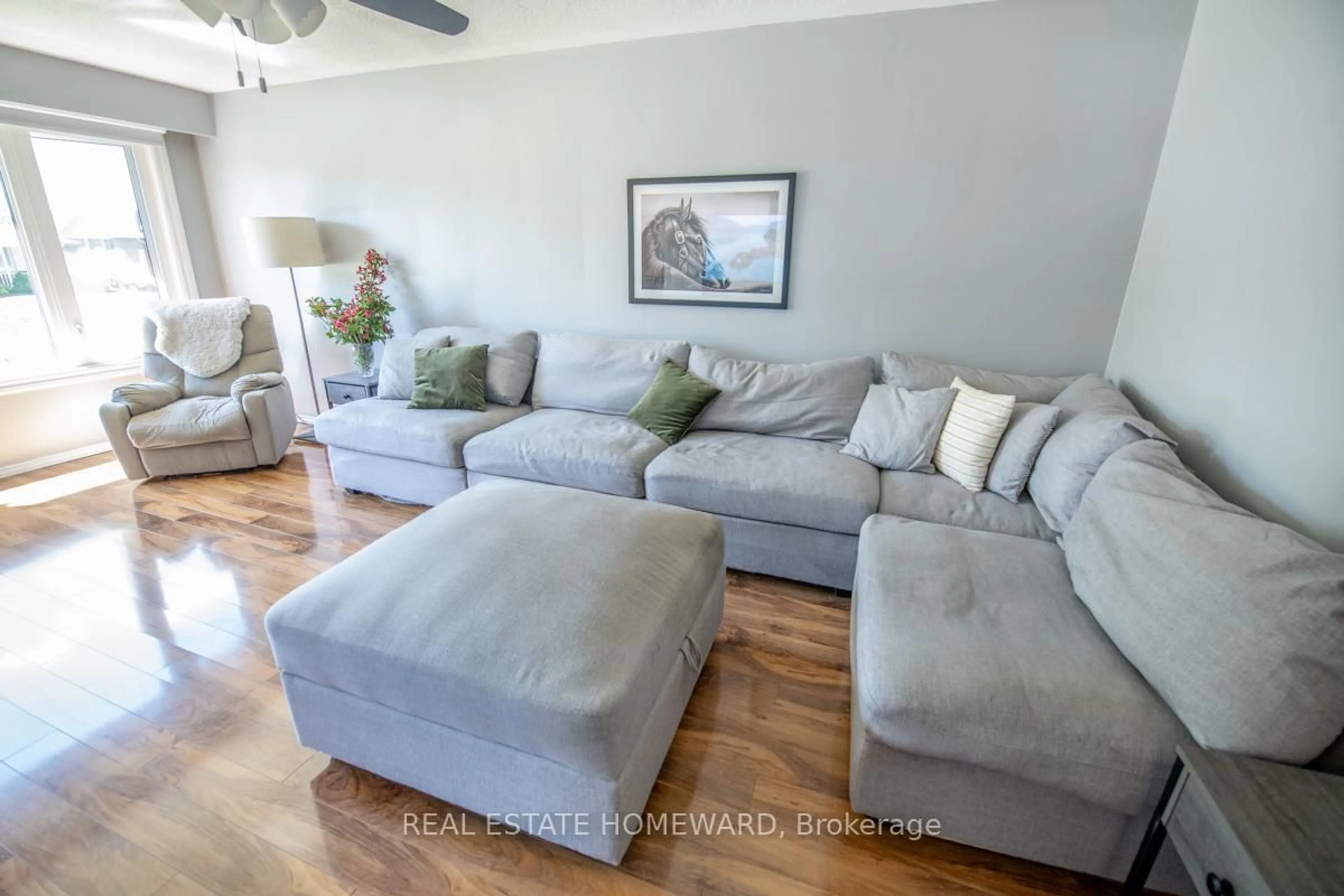 Living room with furniture, unknown for 4 Sunicrest Blvd, Clarington Ontario L1C 2G7