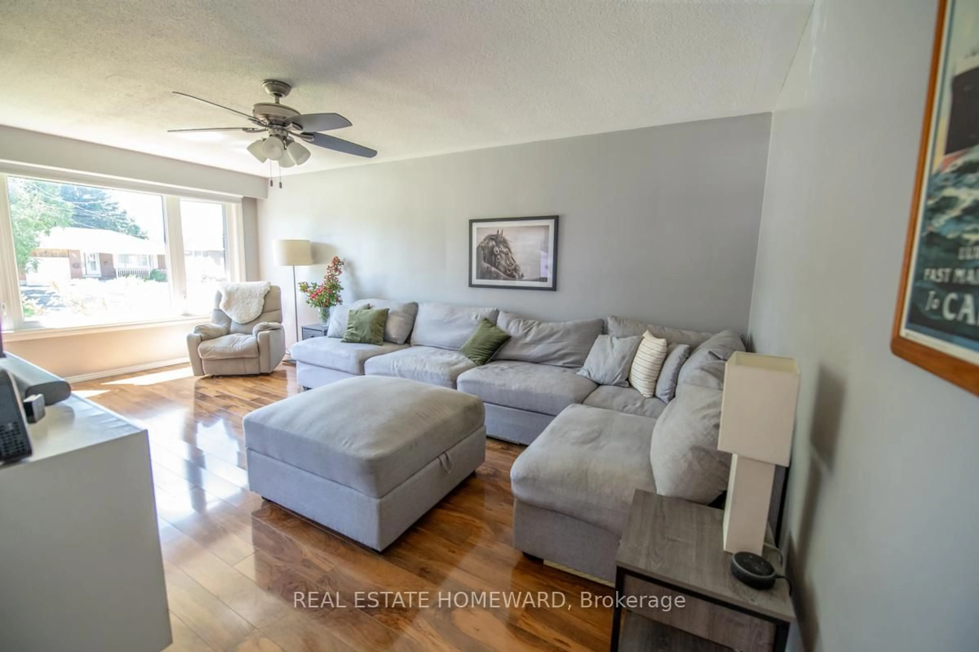 Living room with furniture, unknown for 4 Sunicrest Blvd, Clarington Ontario L1C 2G7