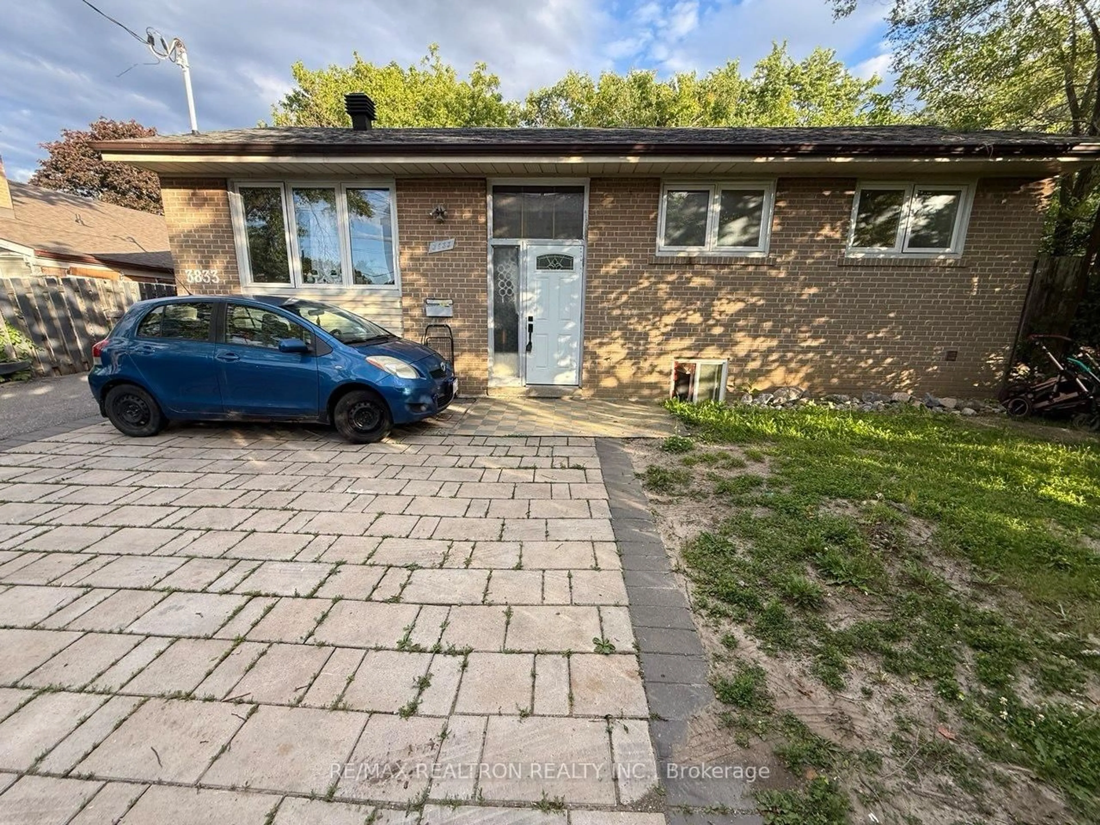 A pic from outside/outdoor area/front of a property/back of a property/a pic from drone, street for 3833 Finch Ave, Toronto Ontario M1T 3E8