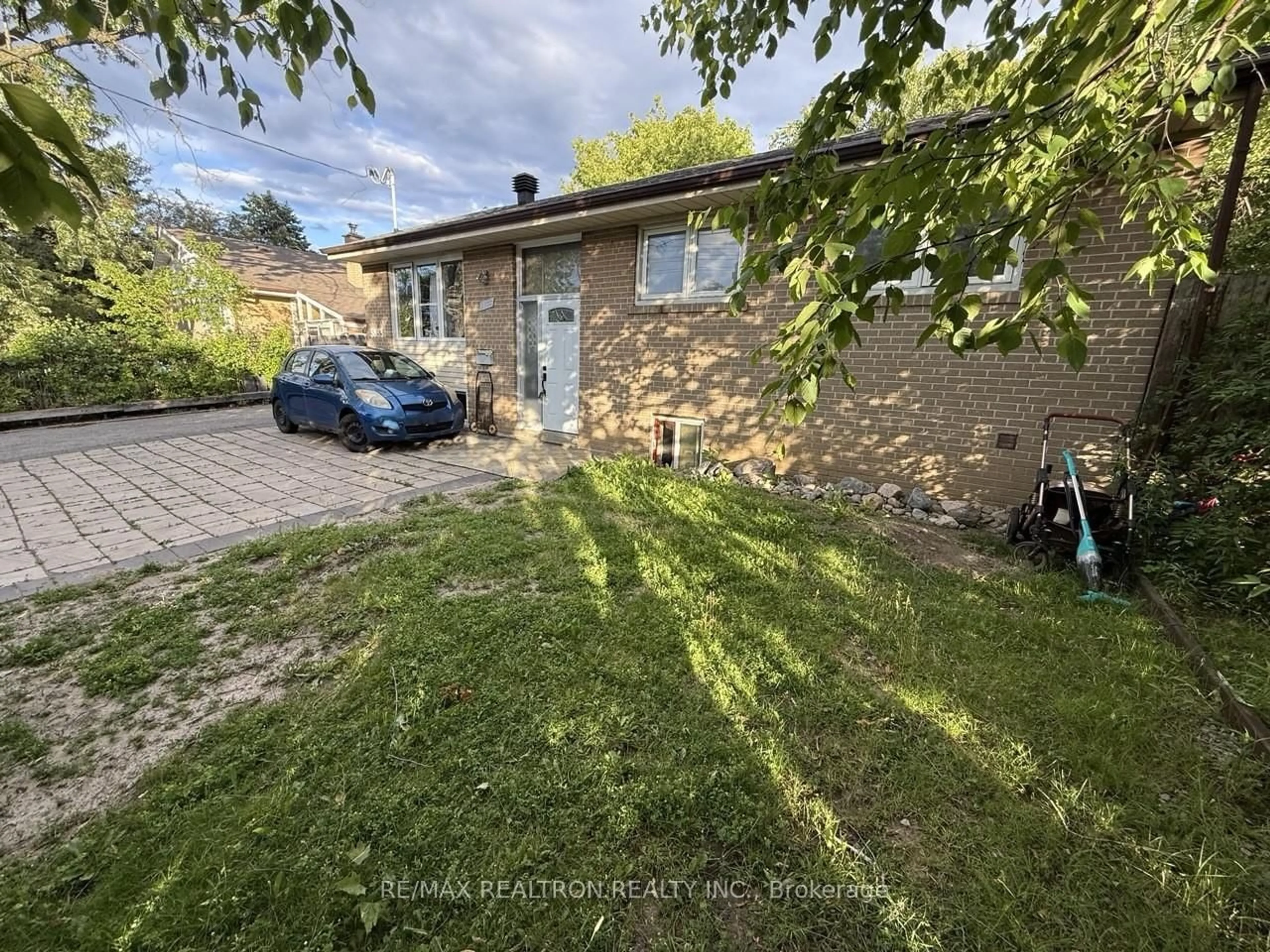 A pic from outside/outdoor area/front of a property/back of a property/a pic from drone, street for 3833 Finch Ave, Toronto Ontario M1T 3E8