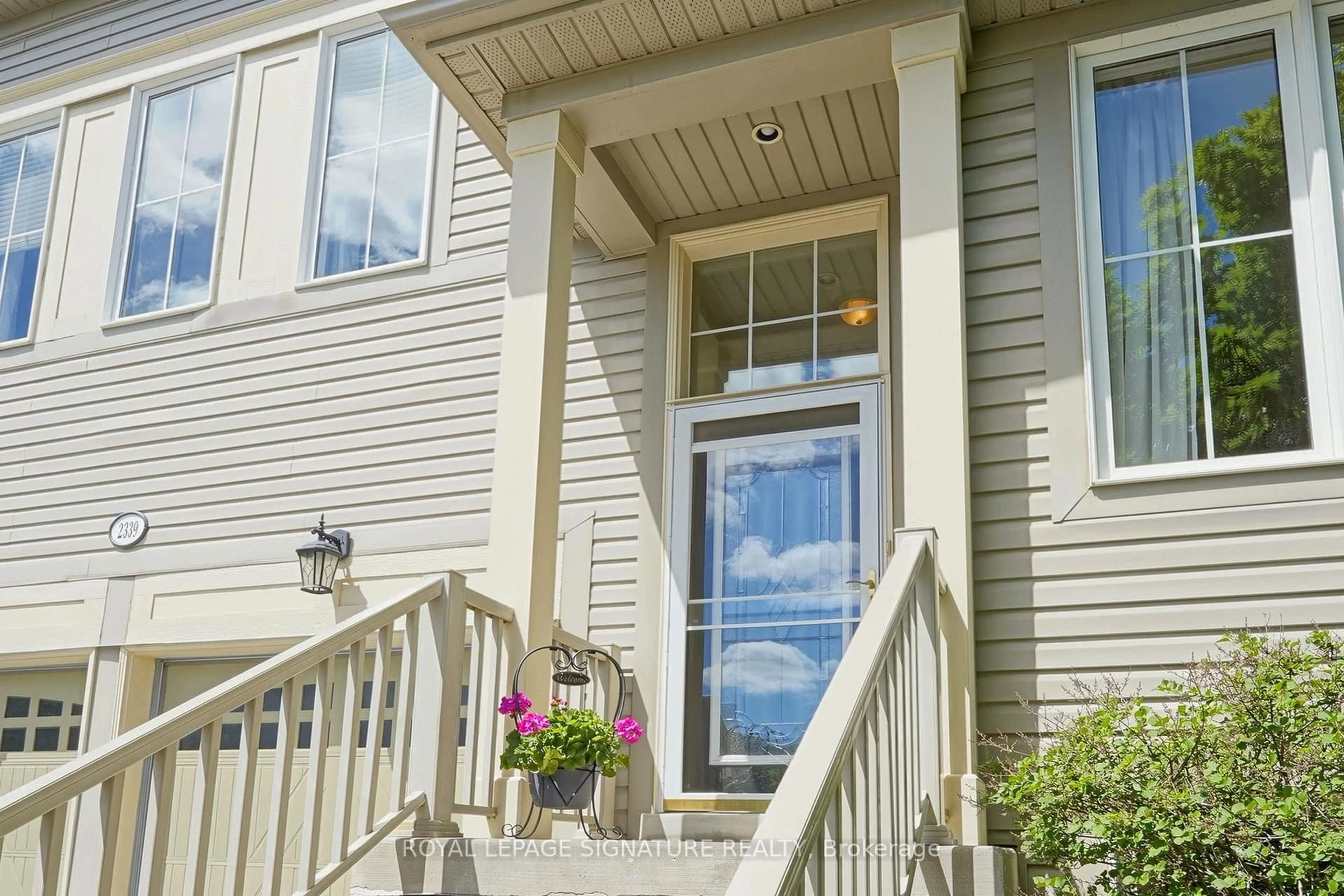 Unknown for 2339 Pilgrim Sq, Oshawa Ontario L1L 0C1