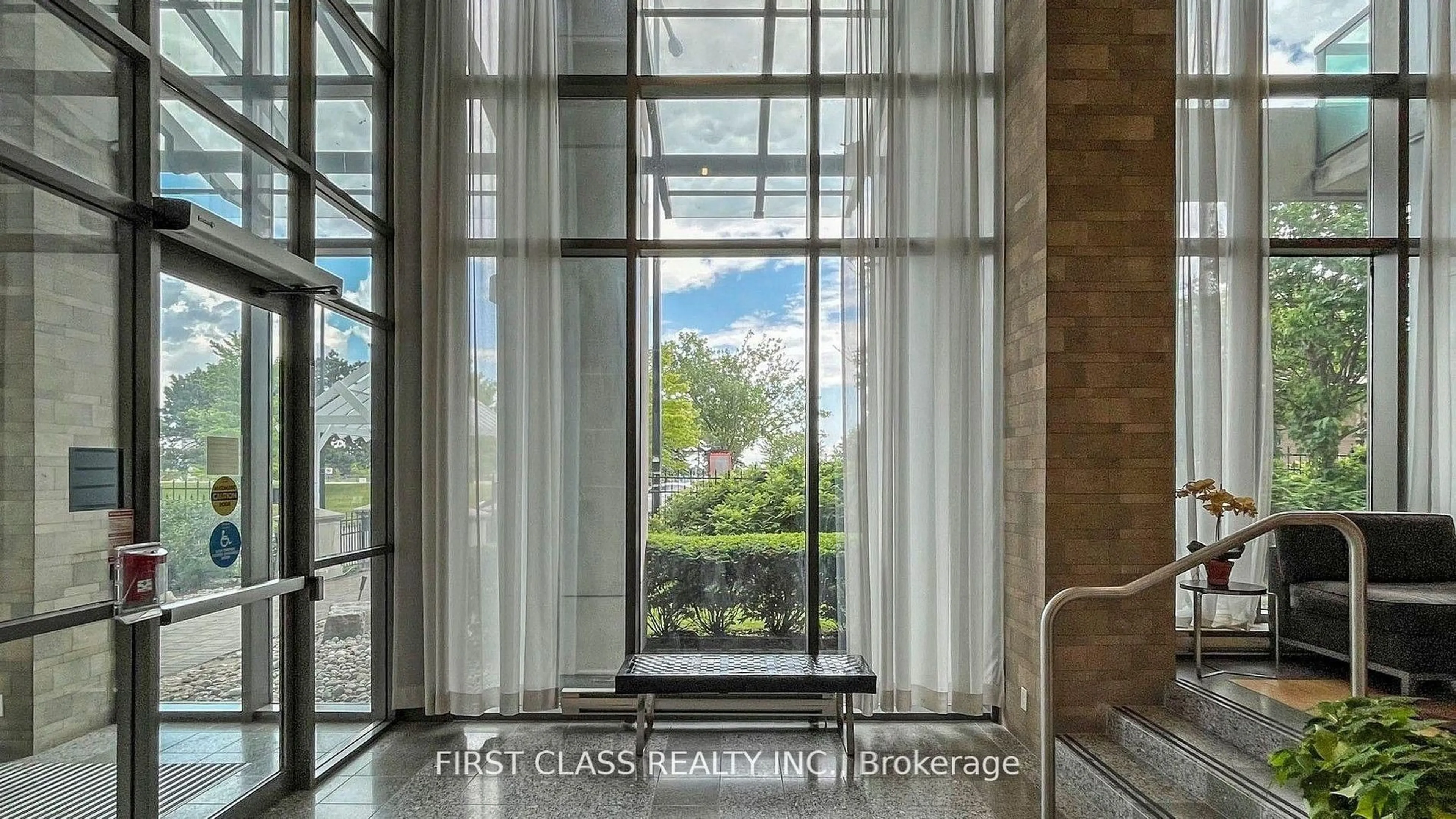 Indoor foyer for 68 Grangeway Ave #1112, Toronto Ontario M1H 0A1