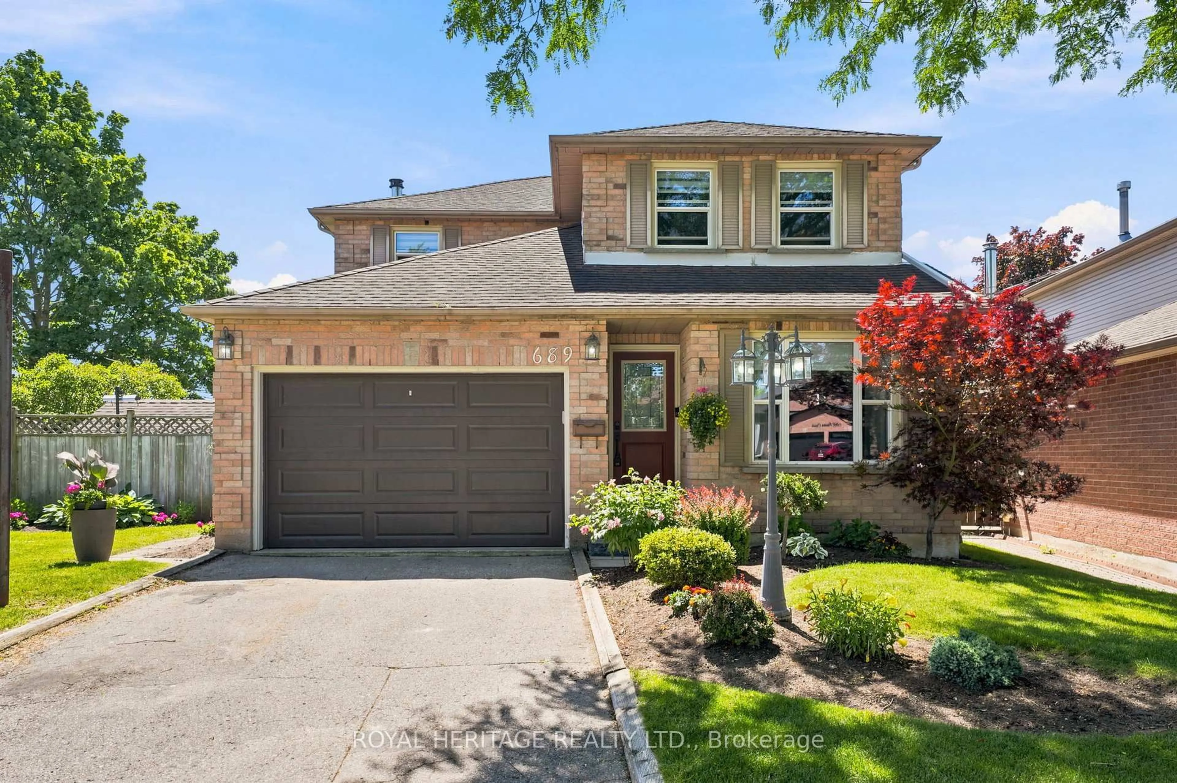 Home with brick exterior material, street for 689 Pascoe Crt, Oshawa Ontario L1K 1S9