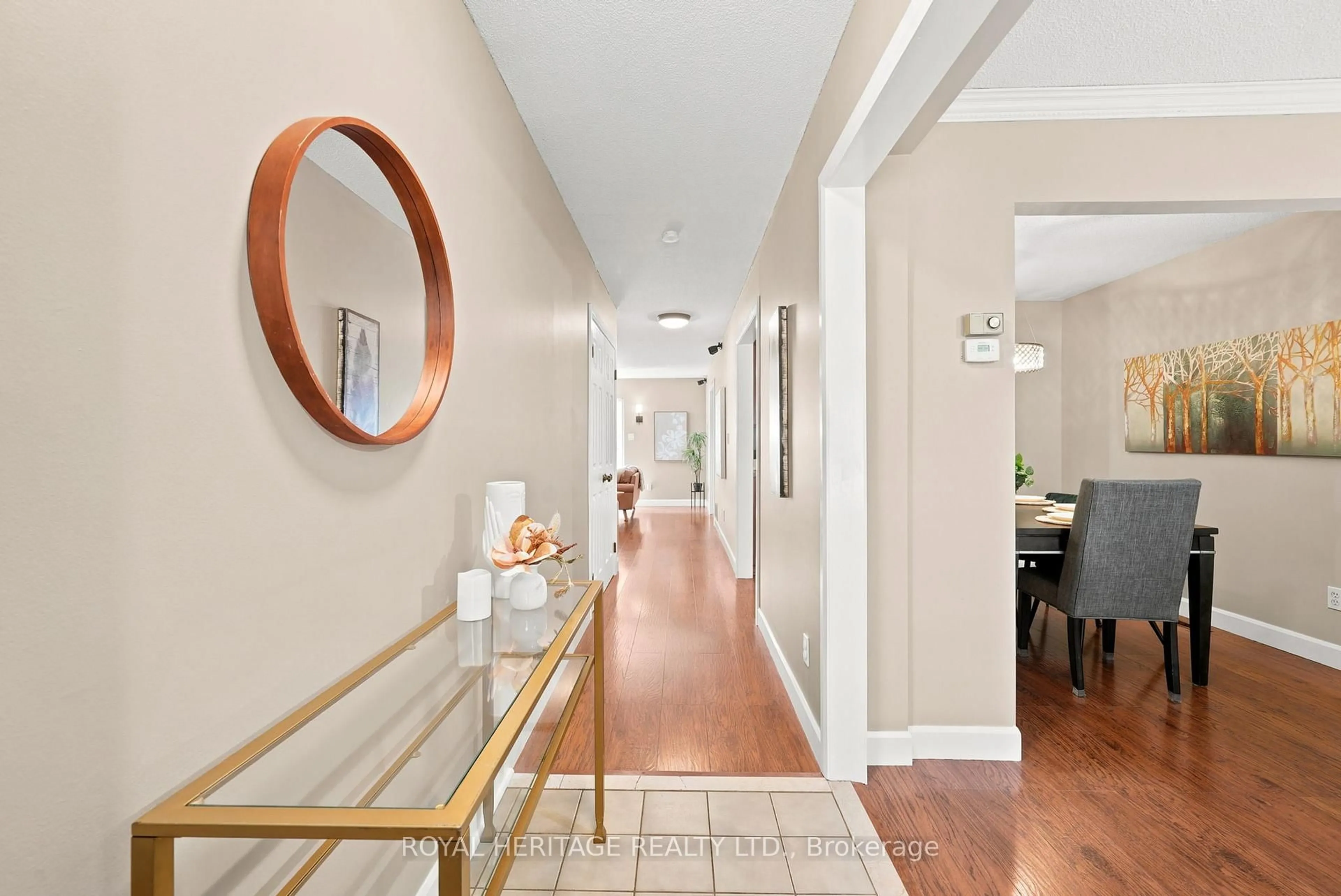 Indoor entryway for 689 Pascoe Crt, Oshawa Ontario L1K 1S9