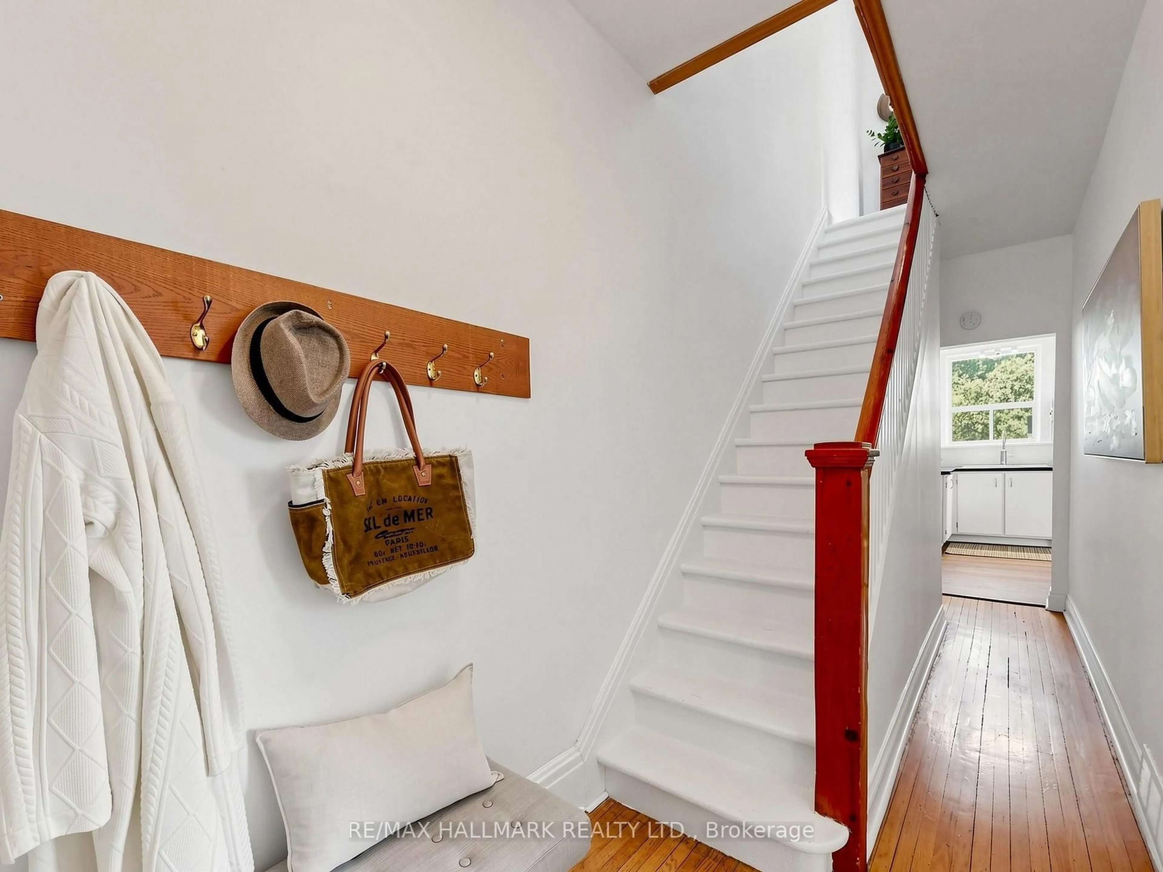Indoor entryway for 12 Richard Ave, Toronto Ontario M4L 1W9