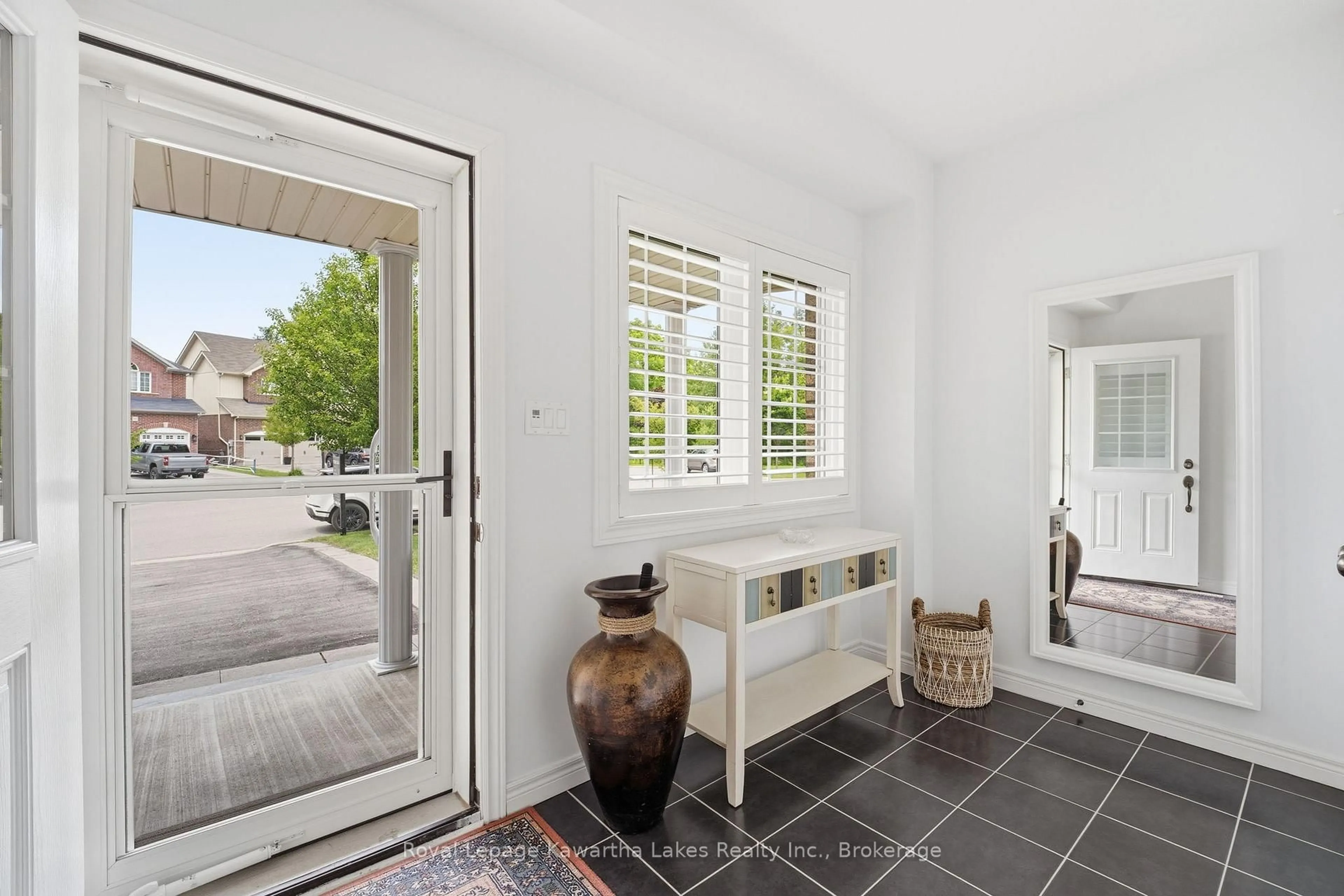 Unknown for 21 Vetzal Crt, Clarington Ontario L1E 0H3