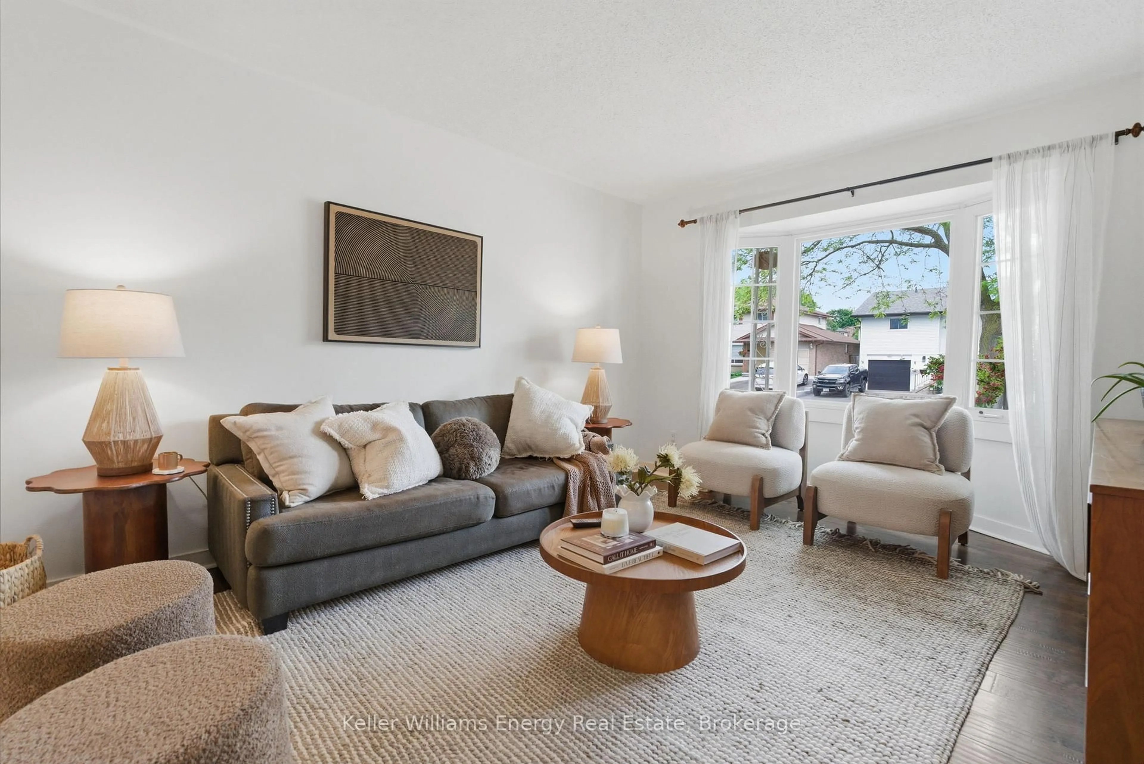Living room with furniture, unknown for 904 Southgate Dr, Oshawa Ontario L1H 7Z9