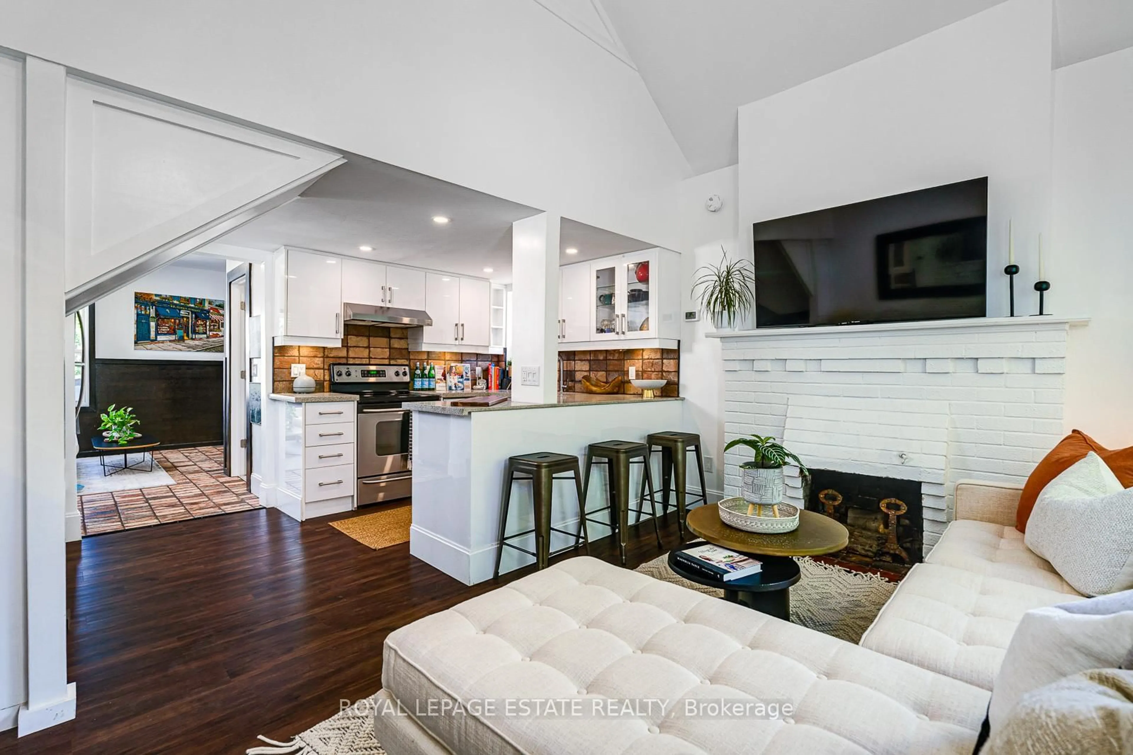 Open concept kitchen, unknown for 215 Pickering St, Toronto Ontario M4E 3J9