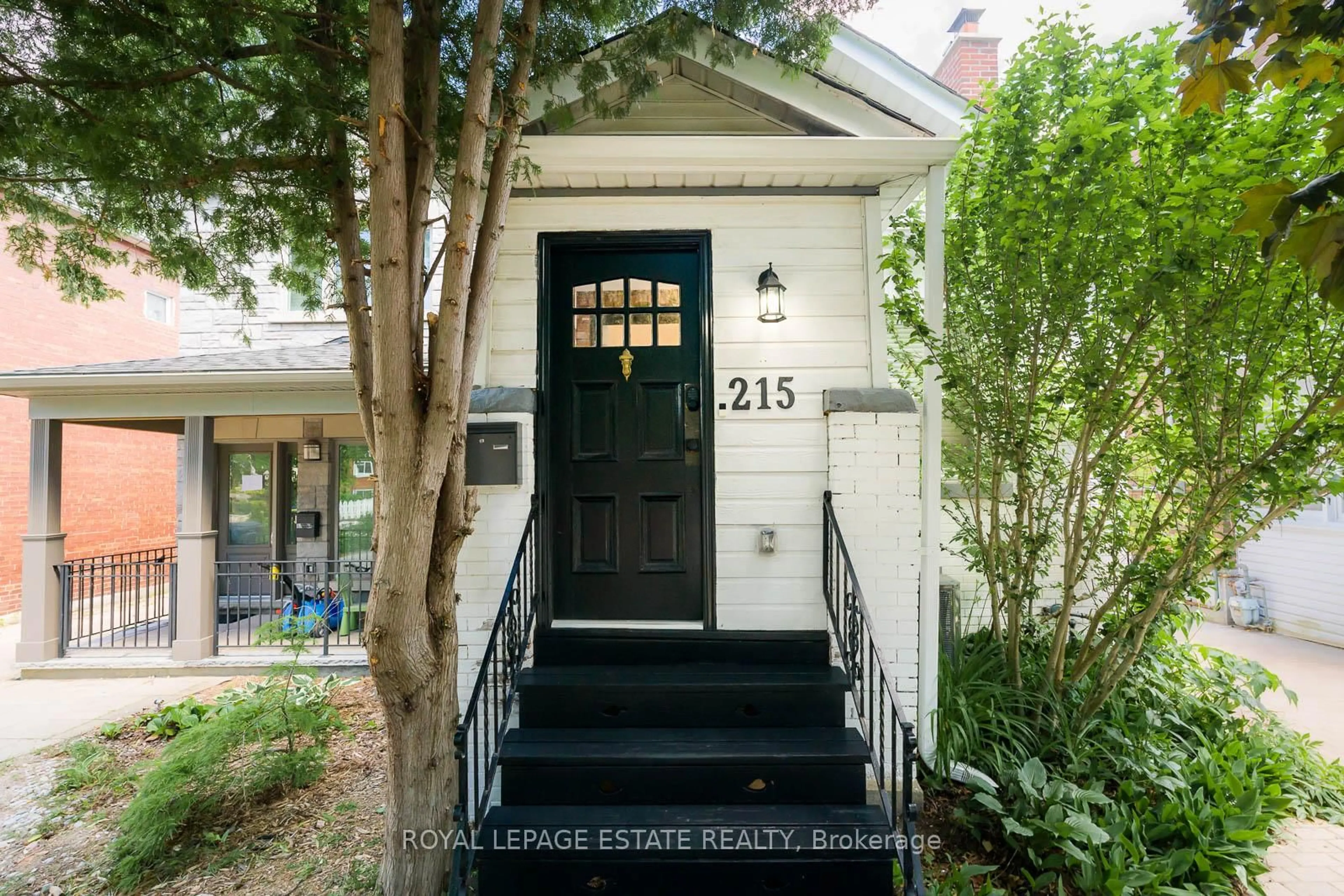 Unknown for 215 Pickering St, Toronto Ontario M4E 3J9