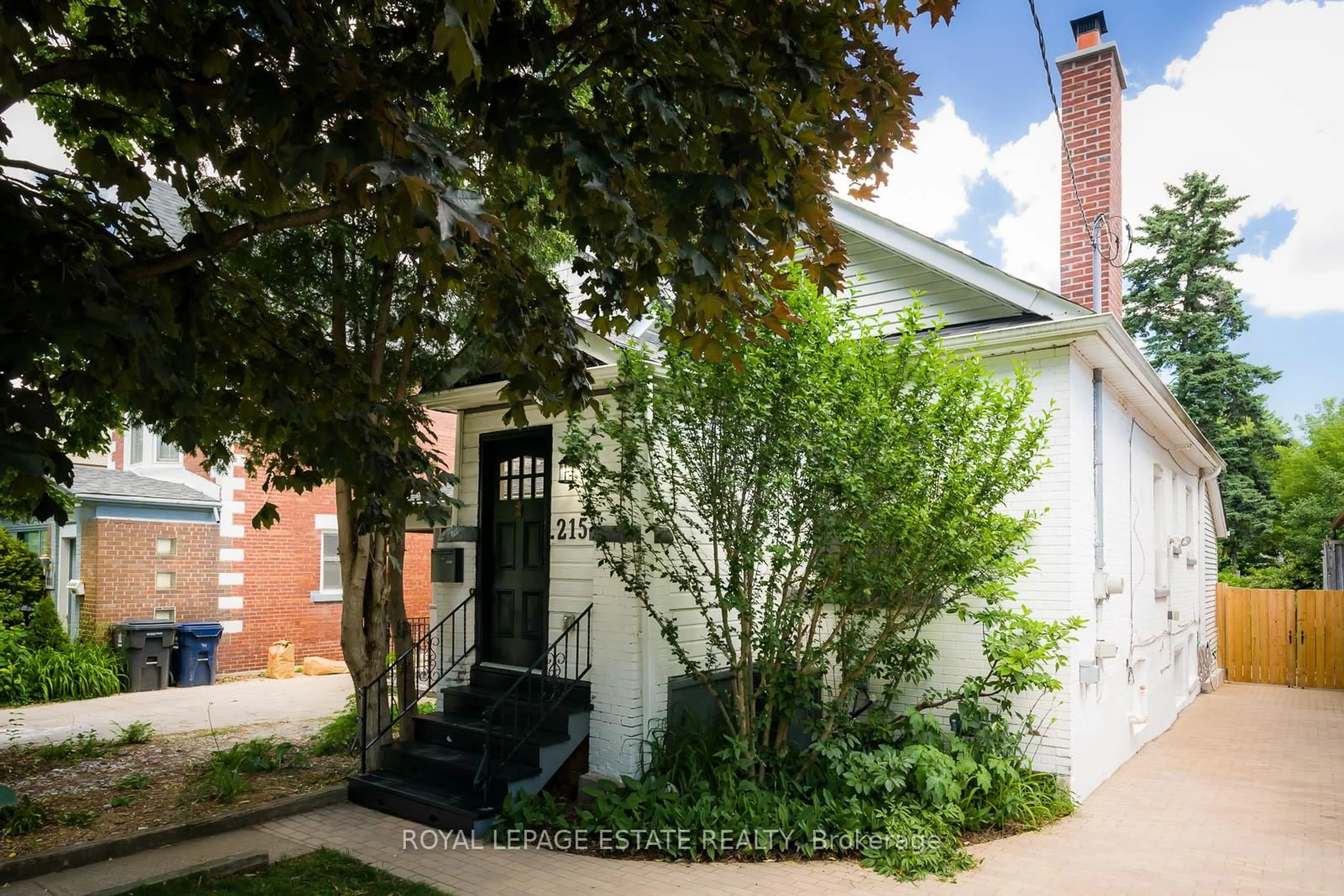 Unknown for 215 Pickering St, Toronto Ontario M4E 3J9