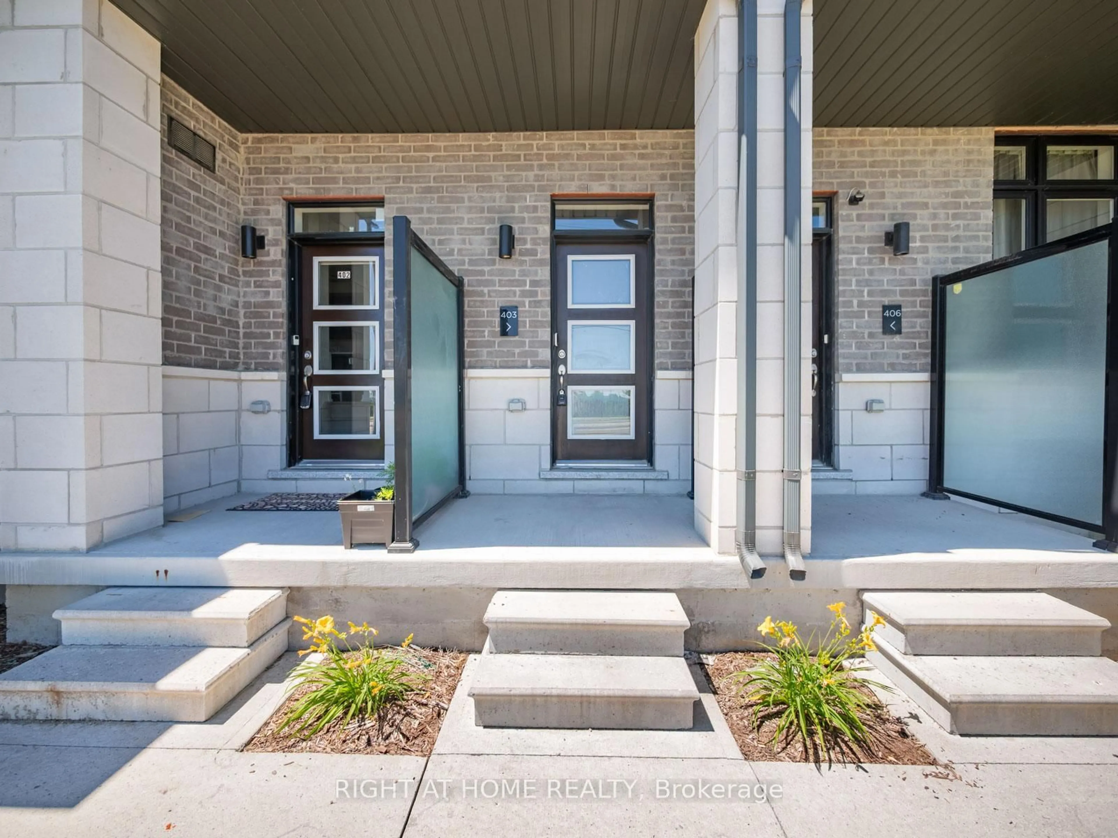 Unknown for 2550 Castlegate Crossing #403, Pickering Ontario L1X 0H6