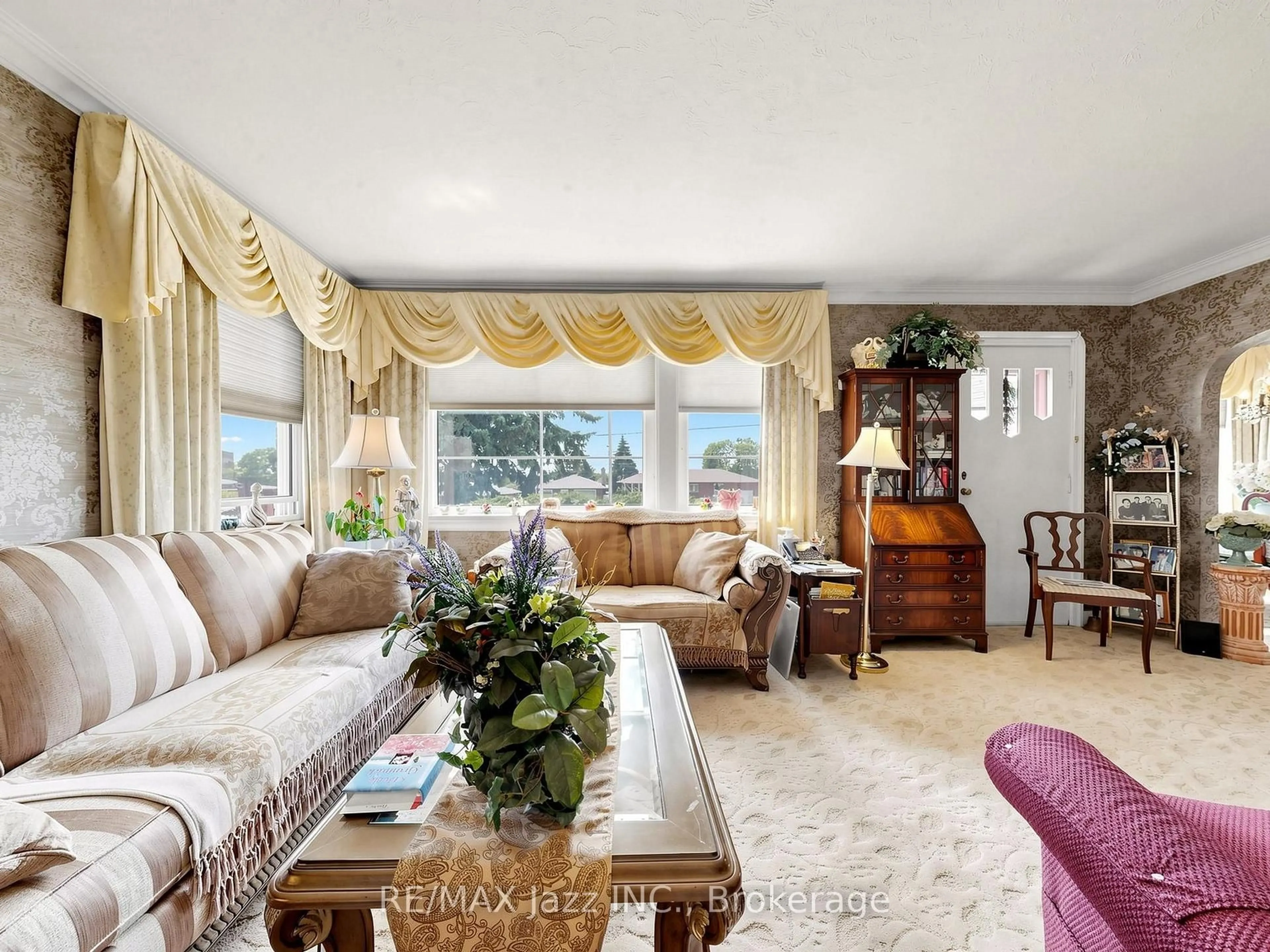 Living room with furniture, unknown for 83 Stevenson Rd, Oshawa Ontario L1J 5M4