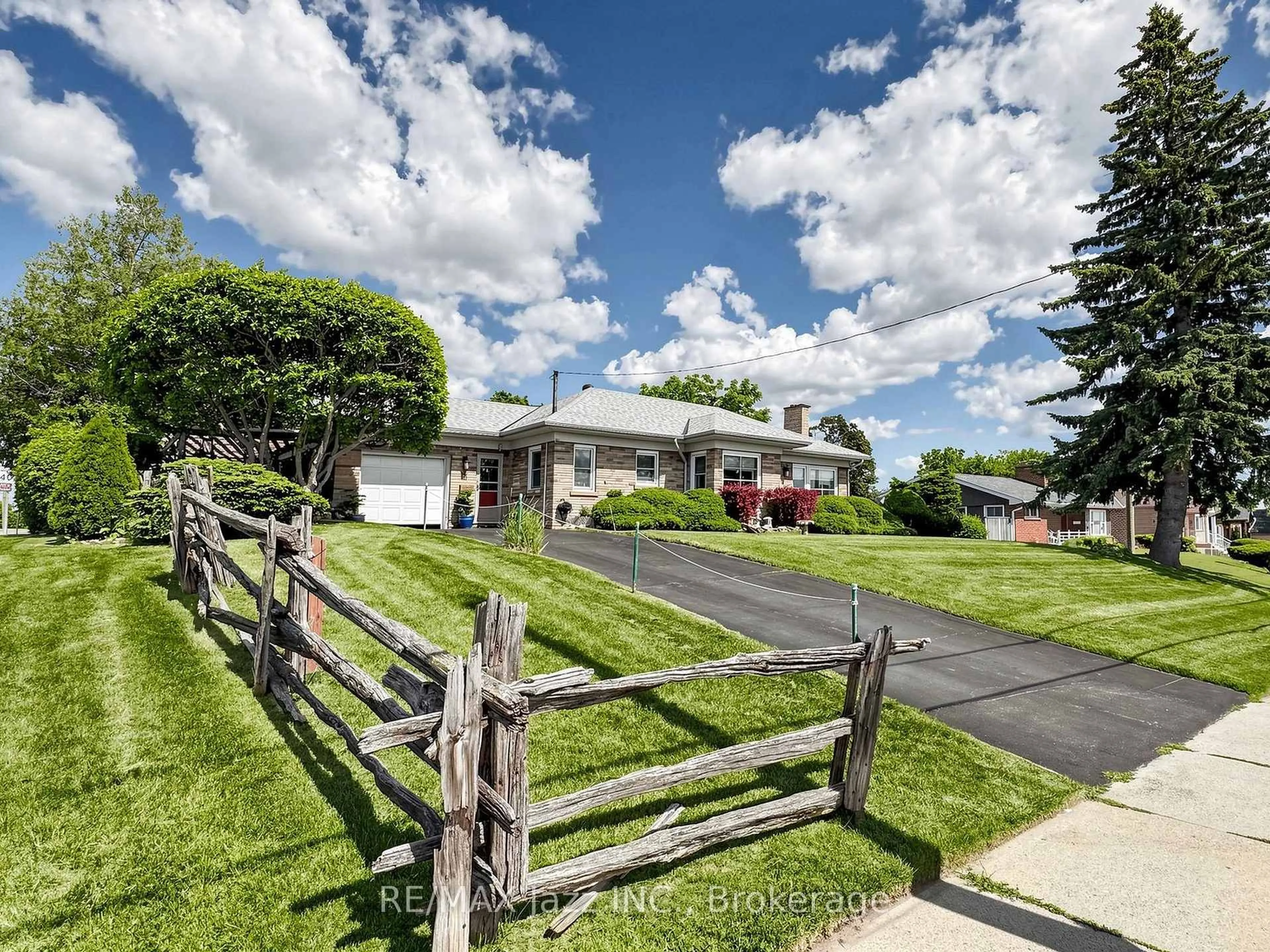 A pic from outside/outdoor area/front of a property/back of a property/a pic from drone, street for 83 Stevenson Rd, Oshawa Ontario L1J 5M4